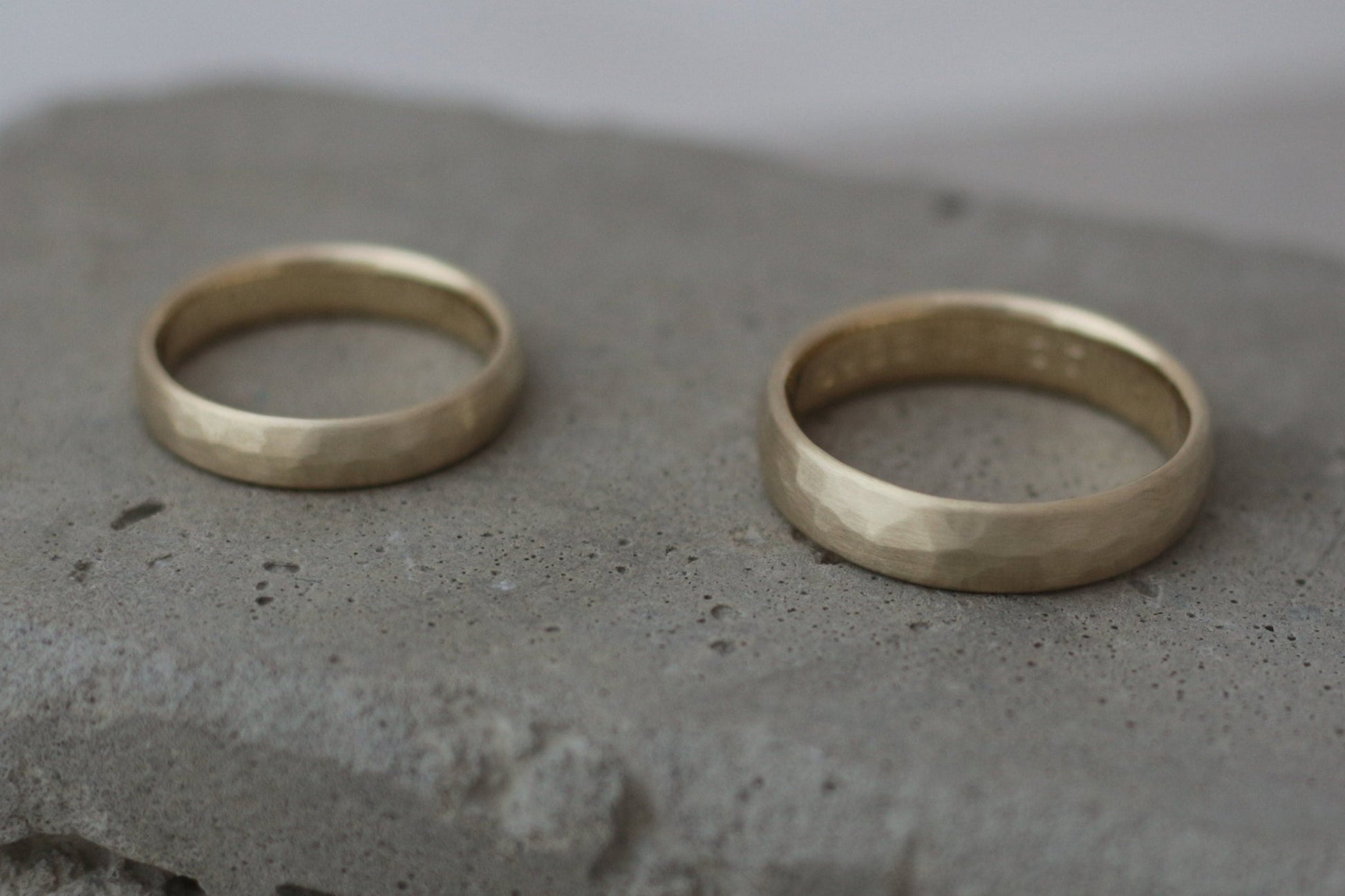 Gelbgold Eheringe (333/585/750) | gehämmert - Goldschmiede Miret