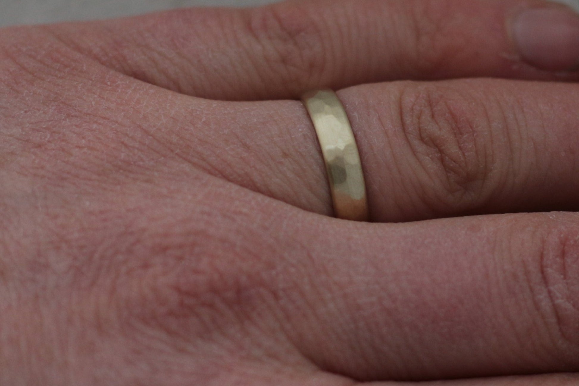 Gelbgold Eheringe (333/585/750) | gehämmert - Goldschmiede Miret