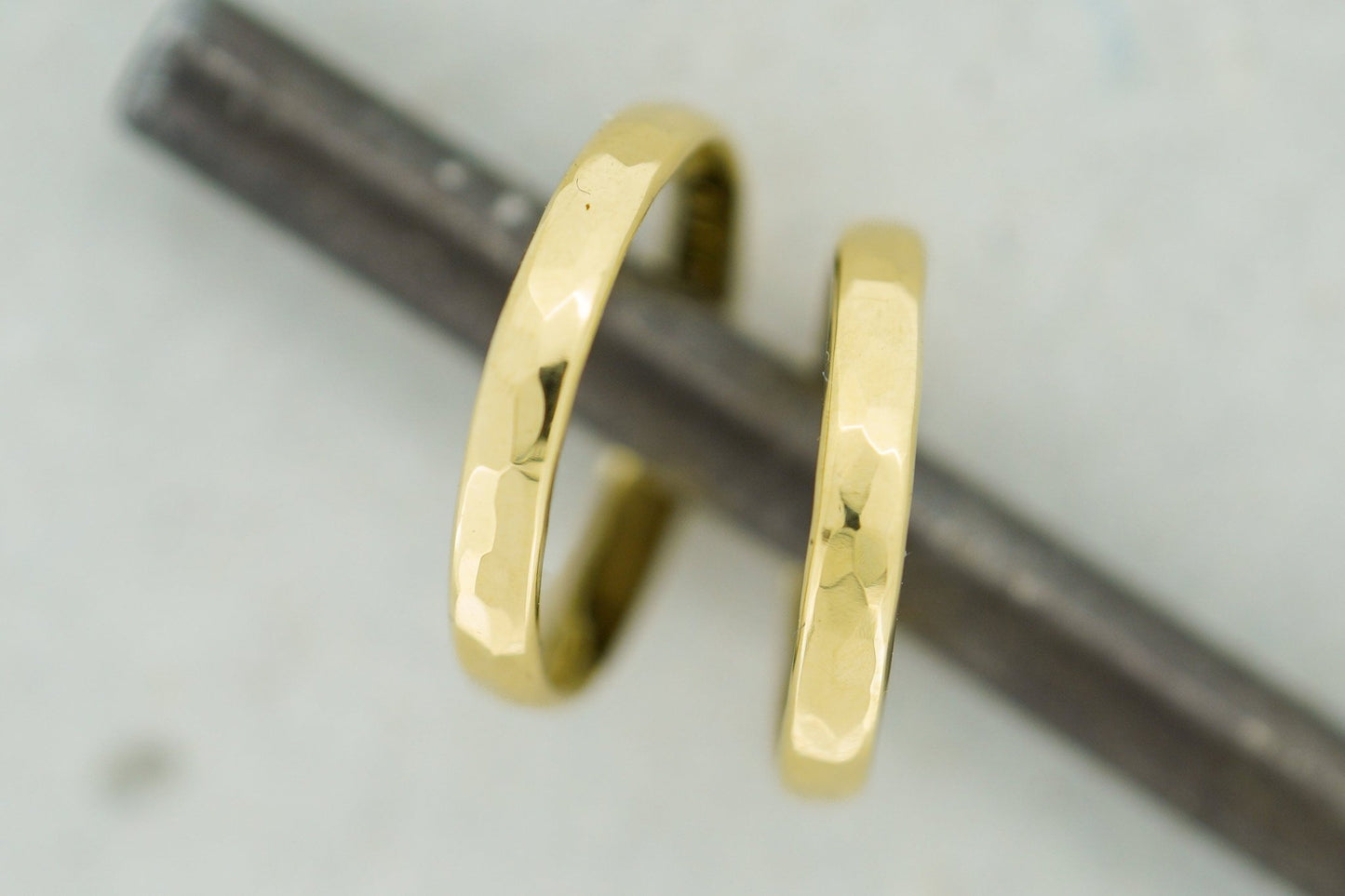 Gelbgold Eheringe (333/585/750) | gehämmert | poliert - Goldschmiede Miret