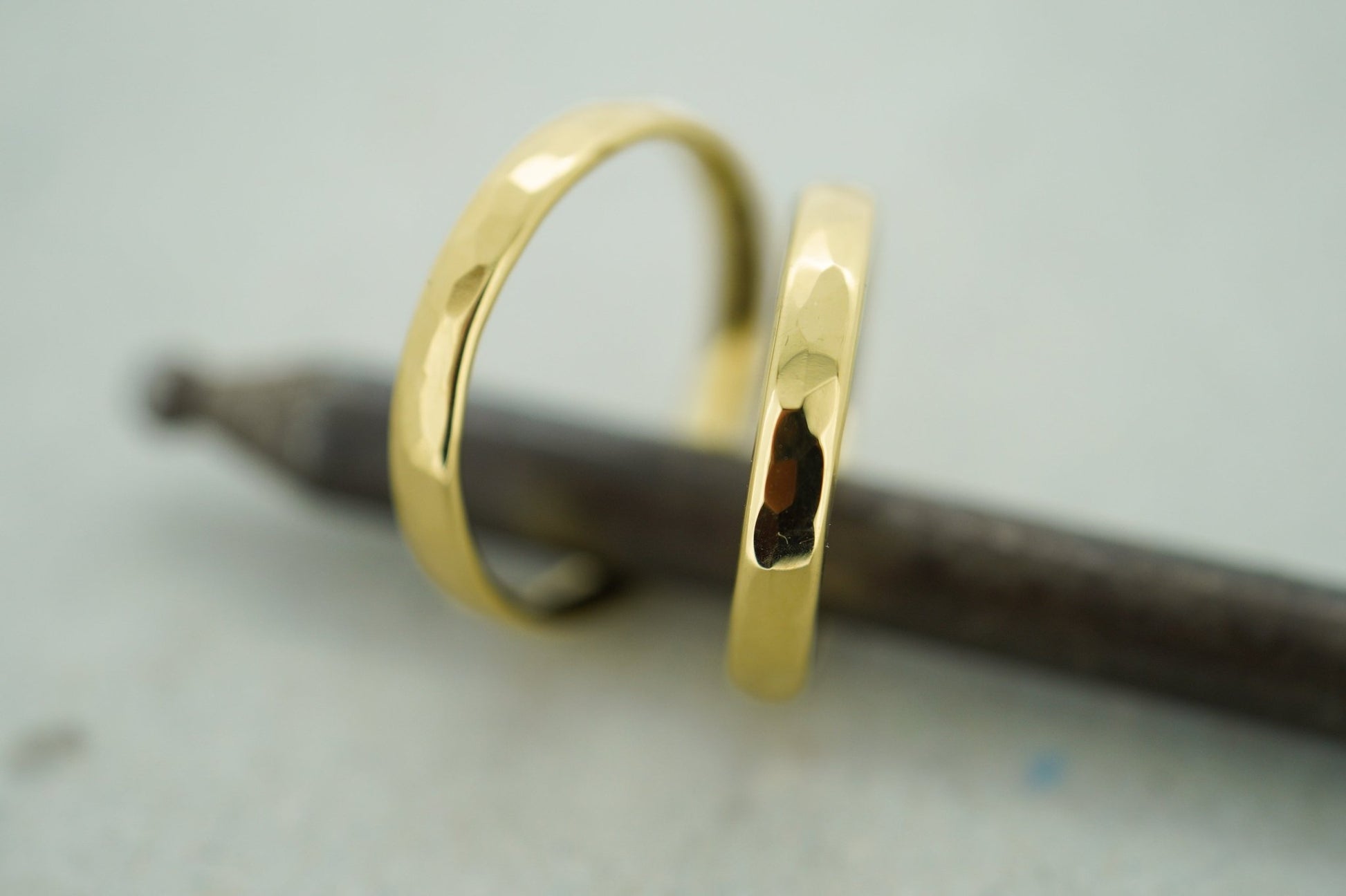 Gelbgold Eheringe (333/585/750) | gehämmert | poliert - Goldschmiede Miret