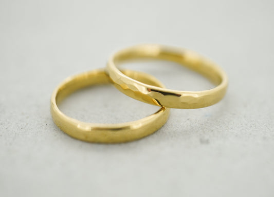 Gelbgold Eheringe (333/585/750) | gehämmert | poliert - Goldschmiede Miret