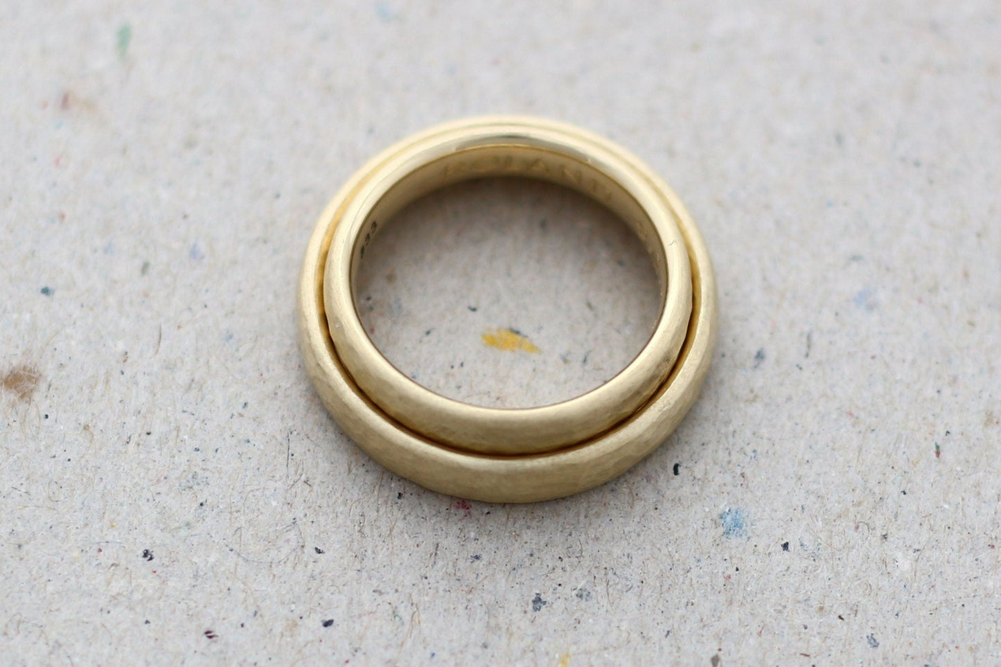 Gelbgold Eheringe (333/585/750) | gehämmert Trauringe | gerundet oval - Goldschmiede Miret