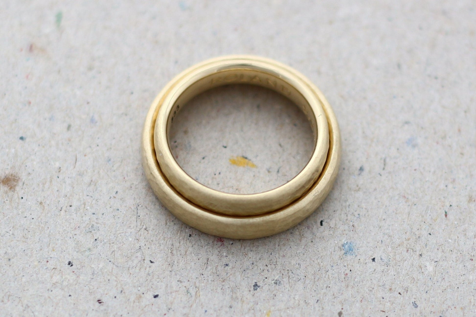 Gelbgold Eheringe (333/585/750) | gehämmert Trauringe | gerundet oval - Goldschmiede Miret
