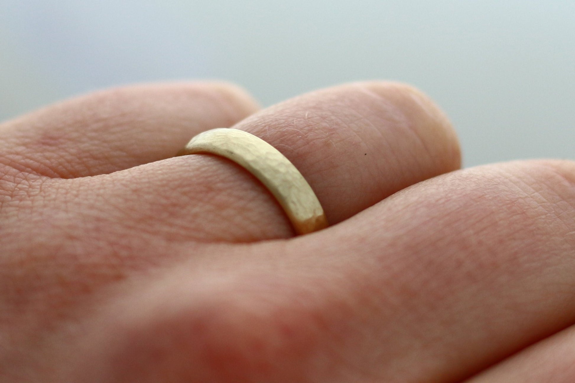 Gelbgold Eheringe (333/585/750) | gehämmert Trauringe | gerundet oval - Goldschmiede Miret