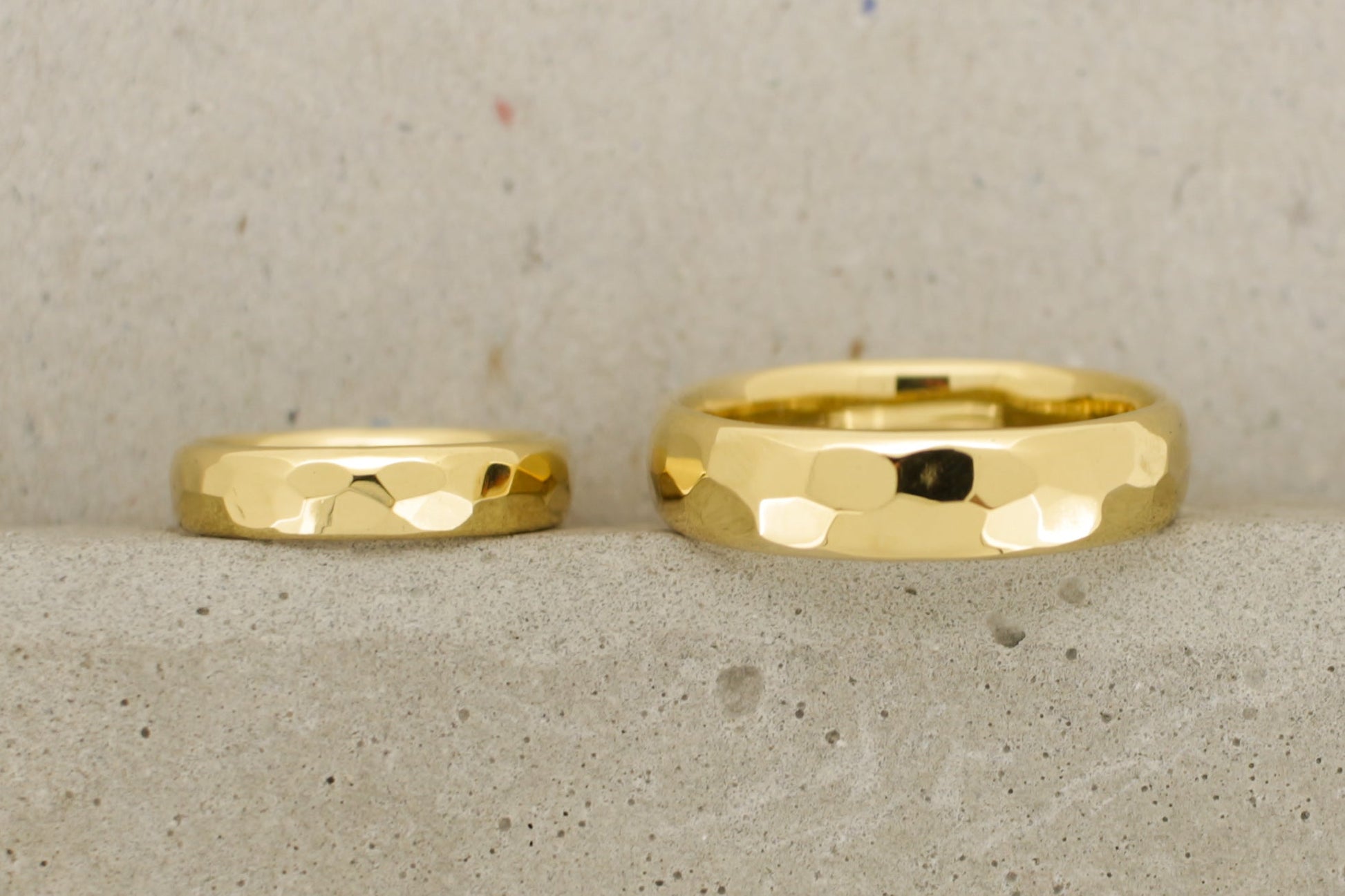 Gelbgold Eheringe (333/585/750) | gehämmert und poliert - Goldschmiede Miret