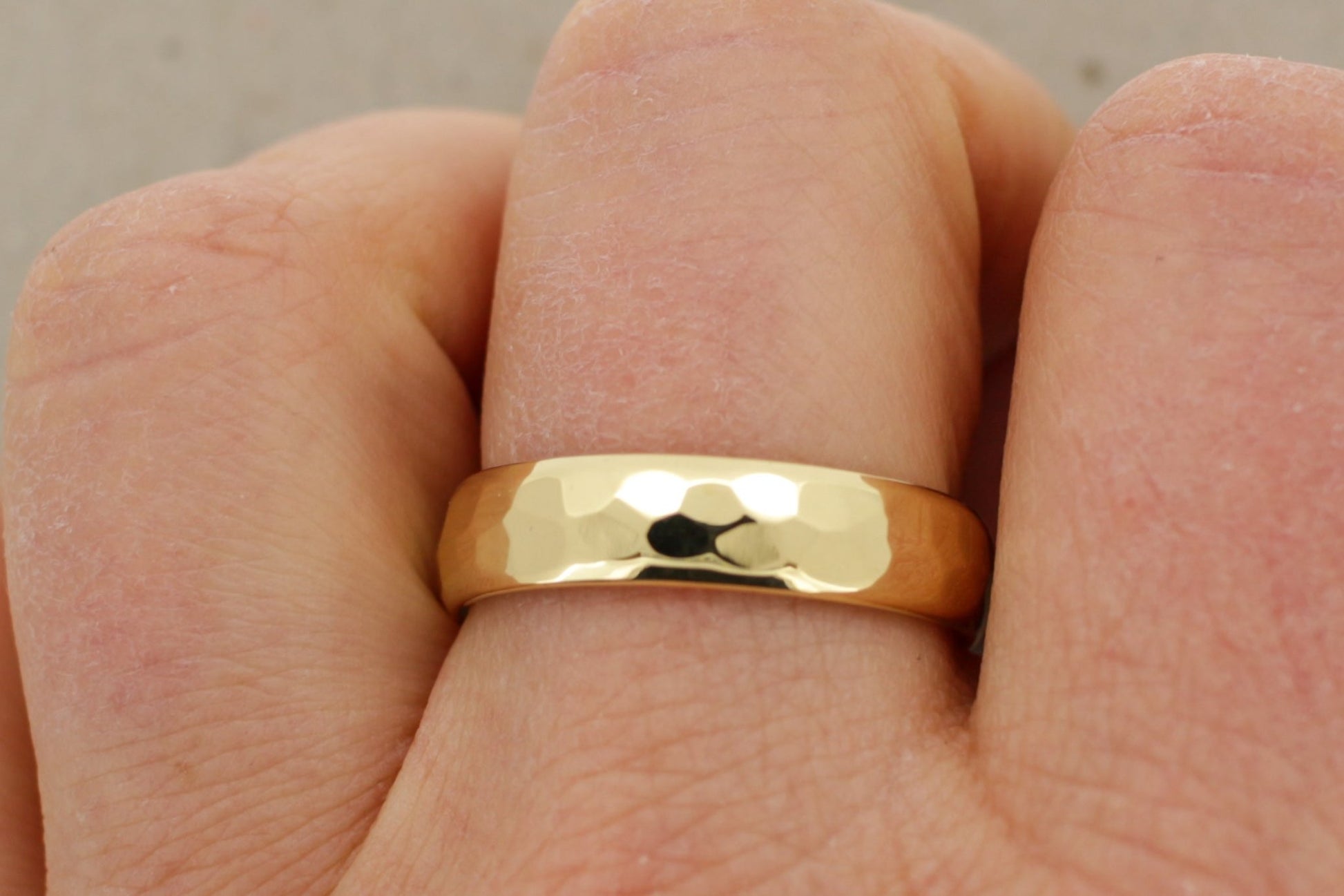 Gelbgold Eheringe (333/585/750) | gehämmert und poliert - Goldschmiede Miret
