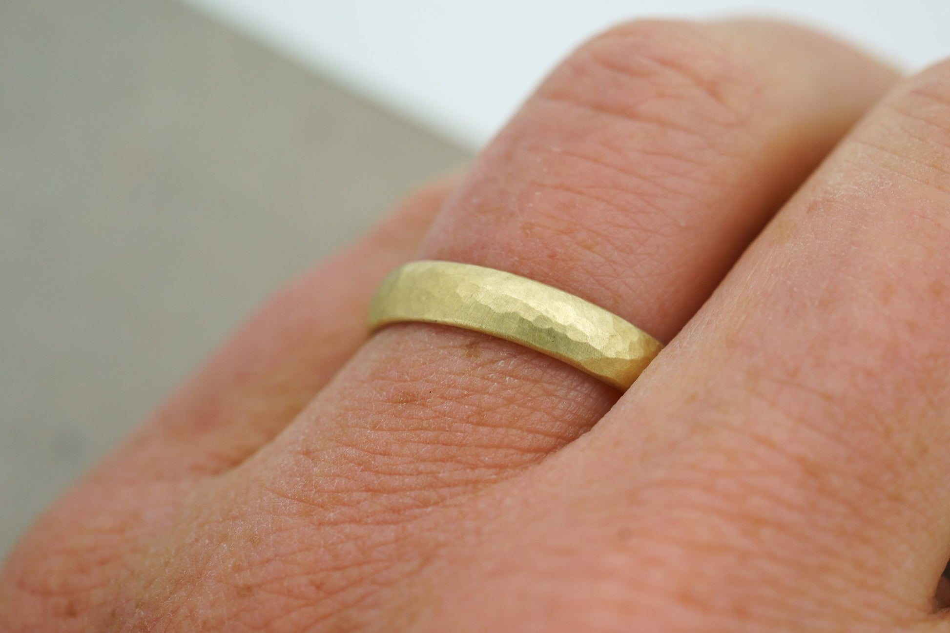 Gelbgold Eheringe (333/585/750) | gehämmert,matt - Goldschmiede Miret