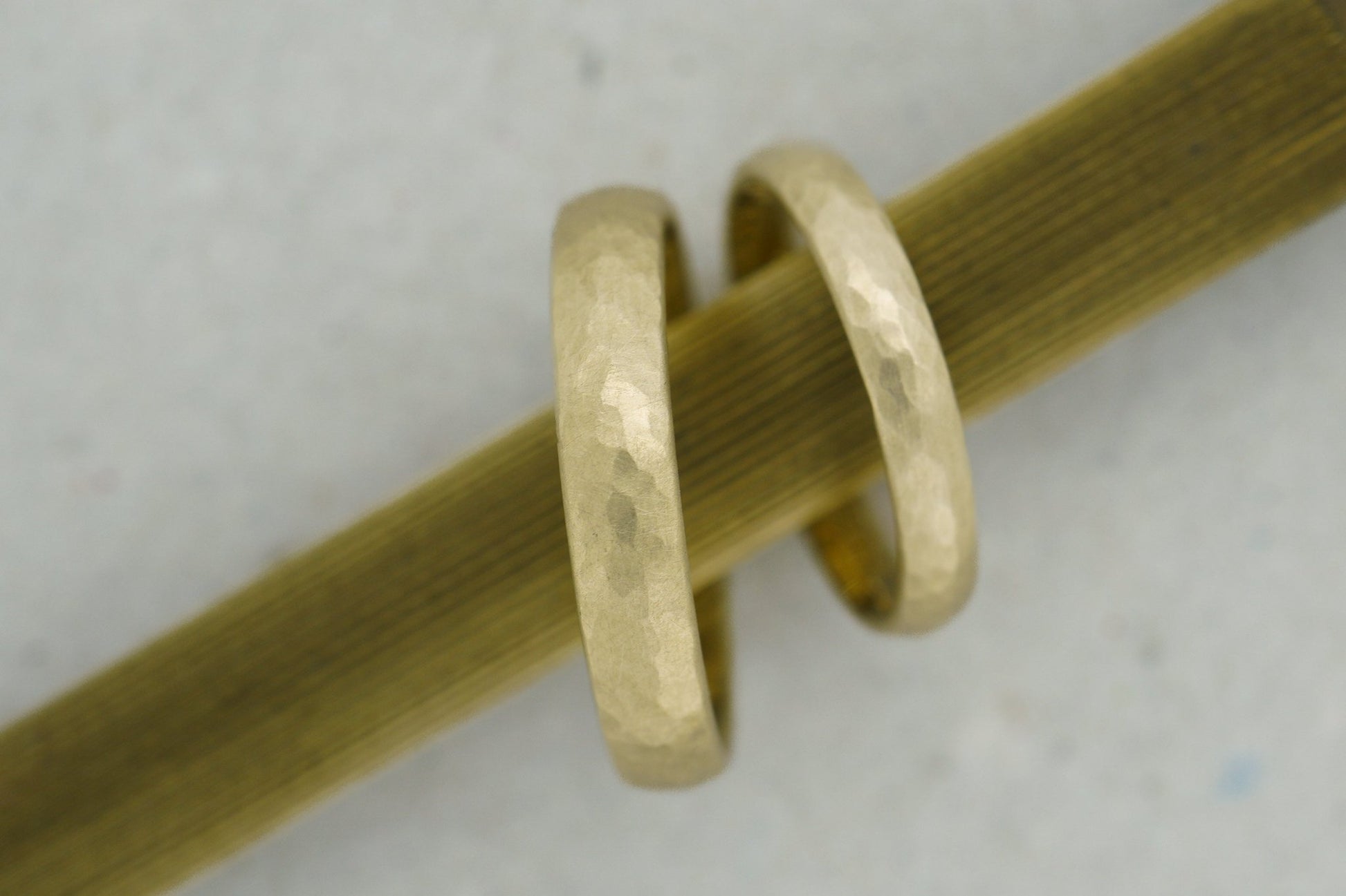 Gelbgold Eheringe (333/585/750) | gehämmert,matt - Goldschmiede Miret