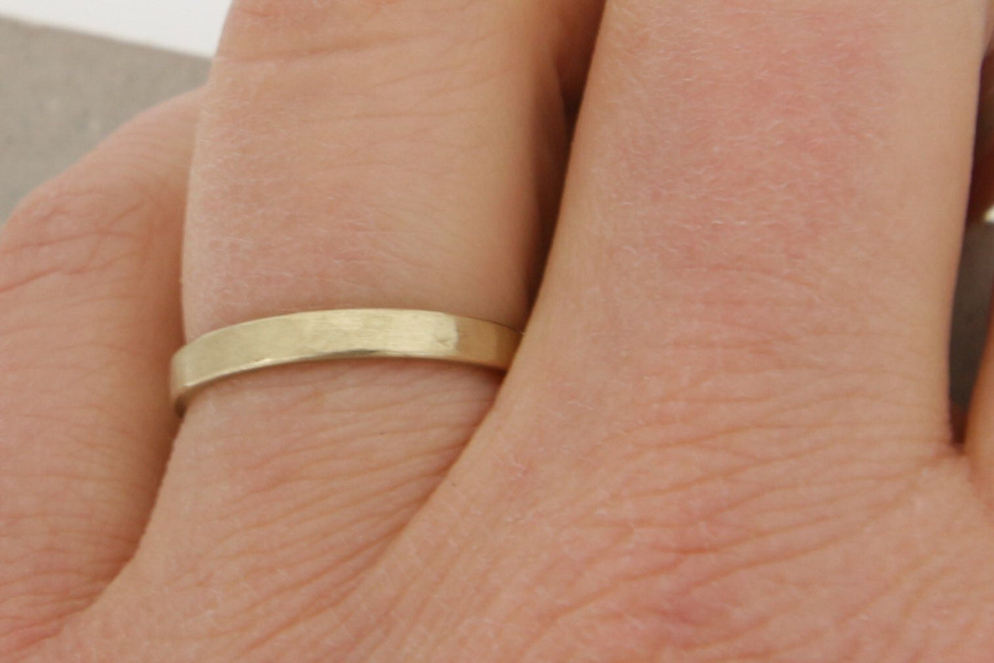 Gelbgold Eheringe (333/585/750) | gerade | gehämmert | strukturiert - Goldschmiede Miret
