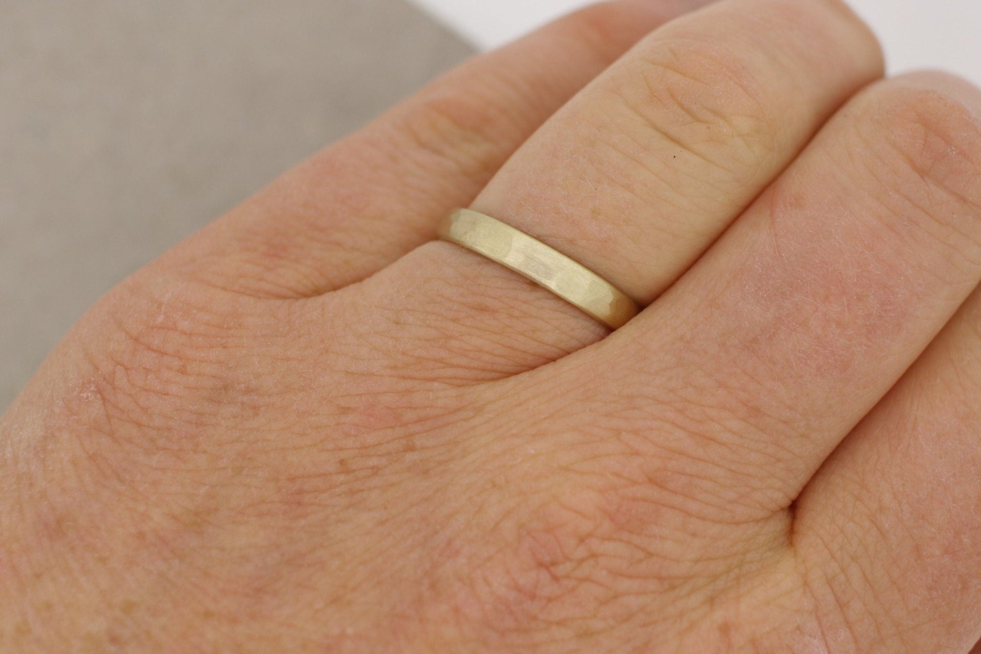 Gelbgold Eheringe (333/585/750) | matt, gehämmert - Goldschmiede Miret