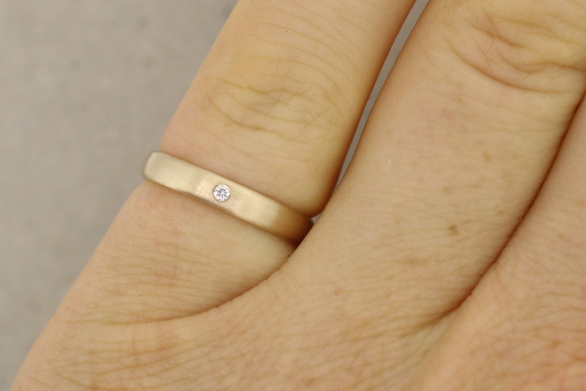 Gelbgold Eheringe (333/585/750) | mit Brillant | oval, klassisch - Goldschmiede Miret