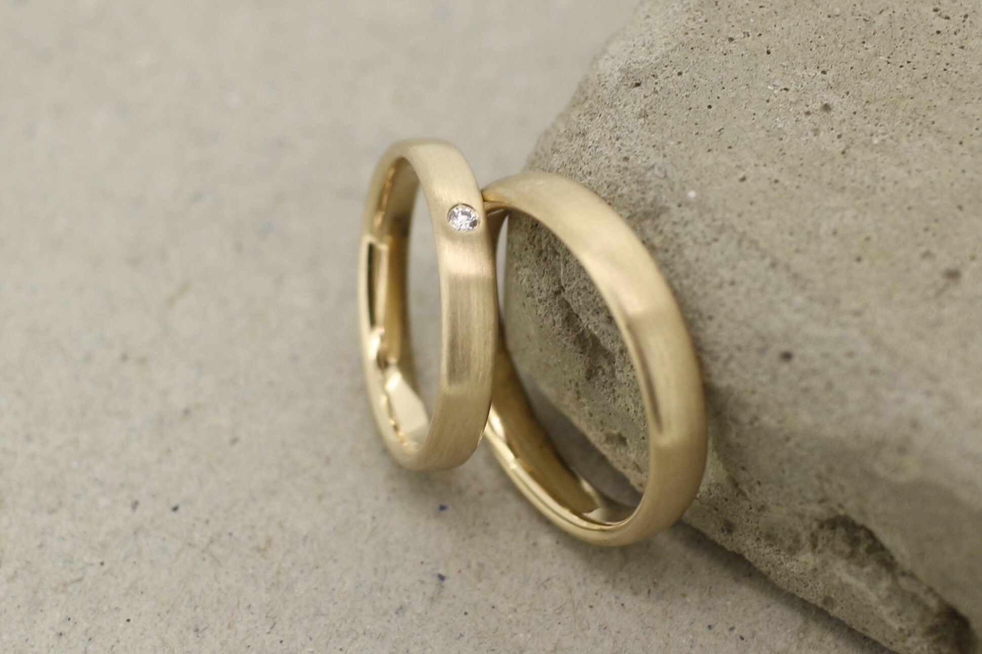 Gelbgold Eheringe (333/585/750) | mit Brillant | oval, klassisch - Goldschmiede Miret