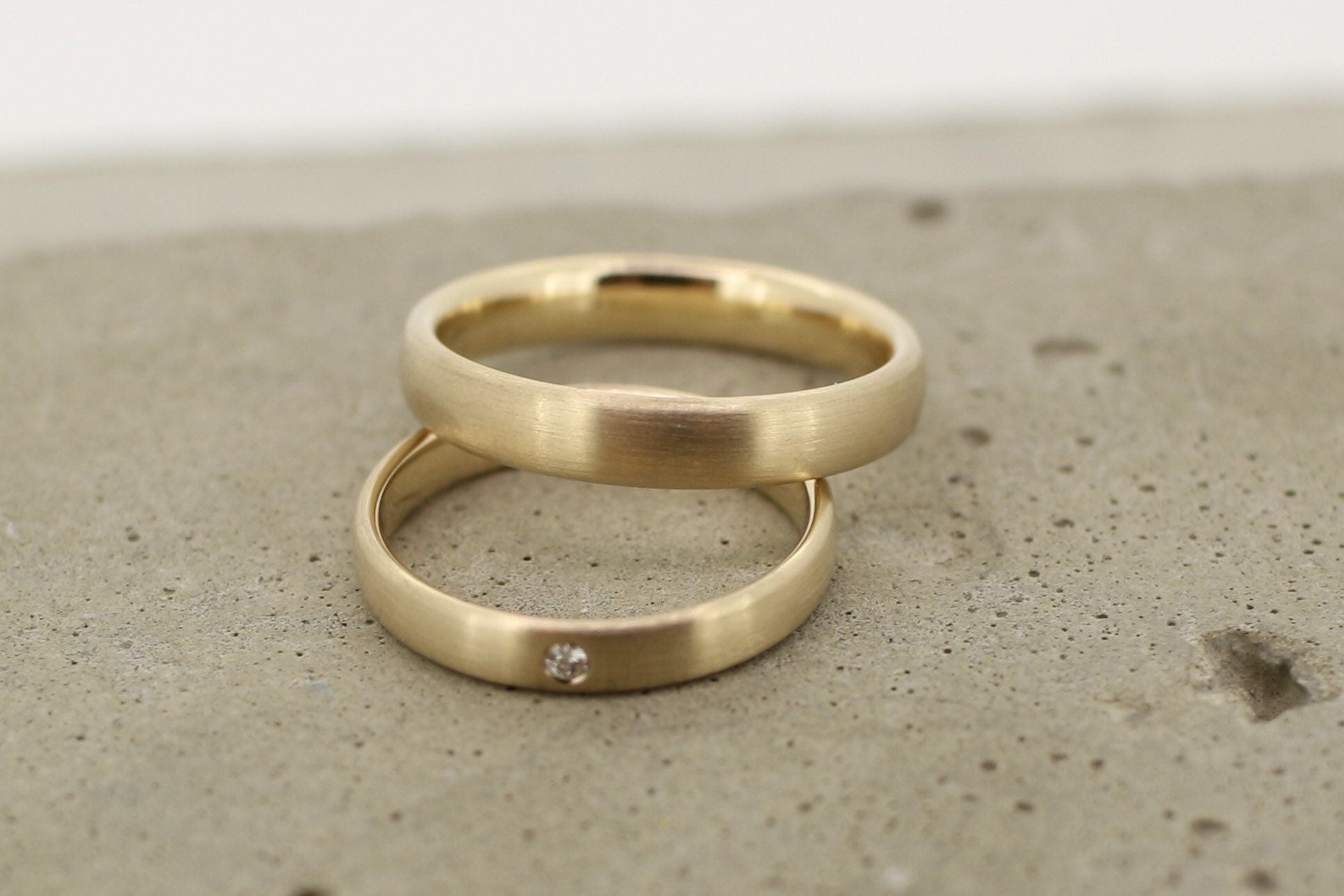 Gelbgold Eheringe (333/585/750) | mit Brillant | oval, klassisch - Goldschmiede Miret