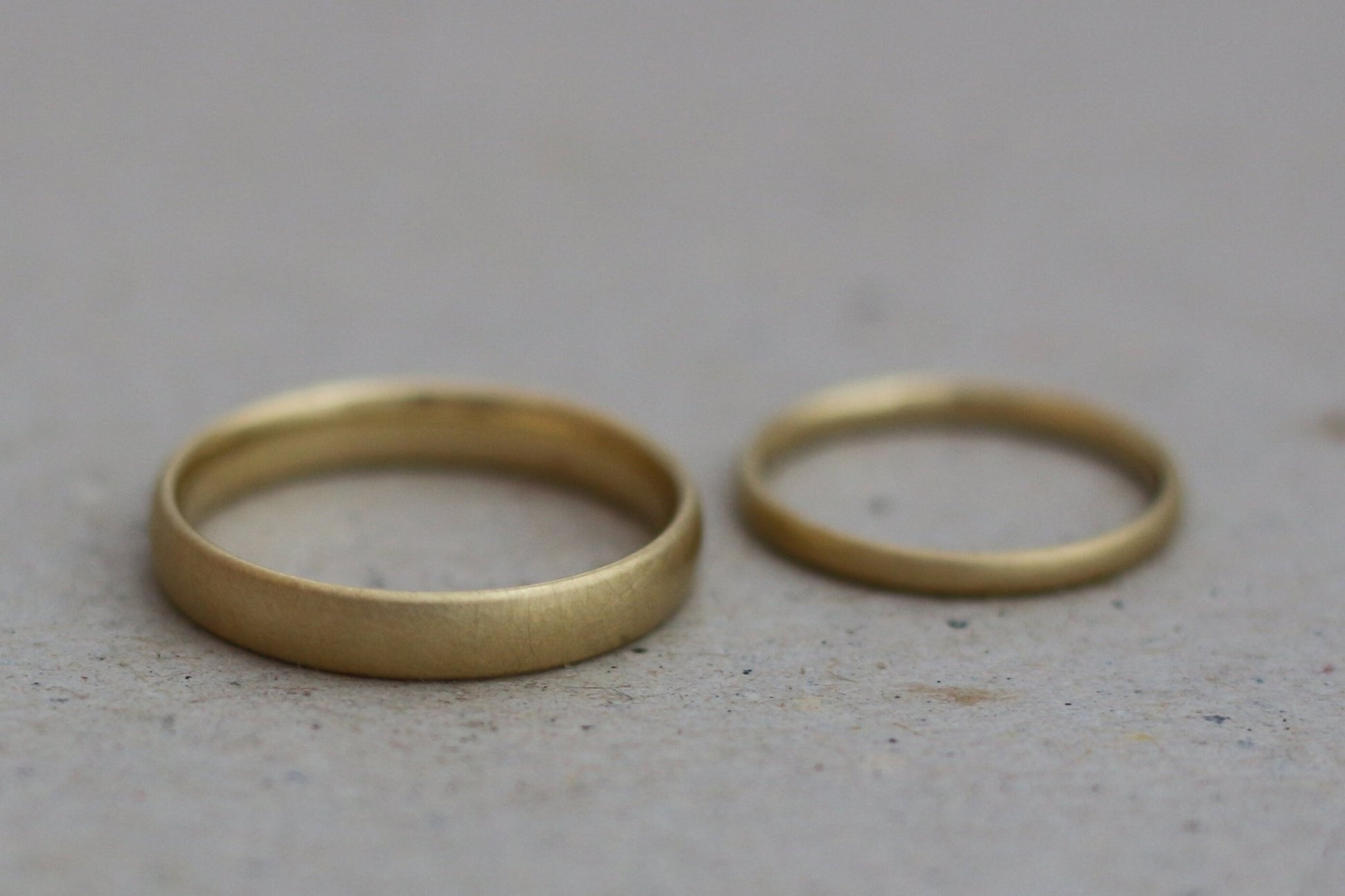 Gelbgold Eheringe (333/585/750) | schmal, breit, schlicht,gewölbt - Goldschmiede Miret