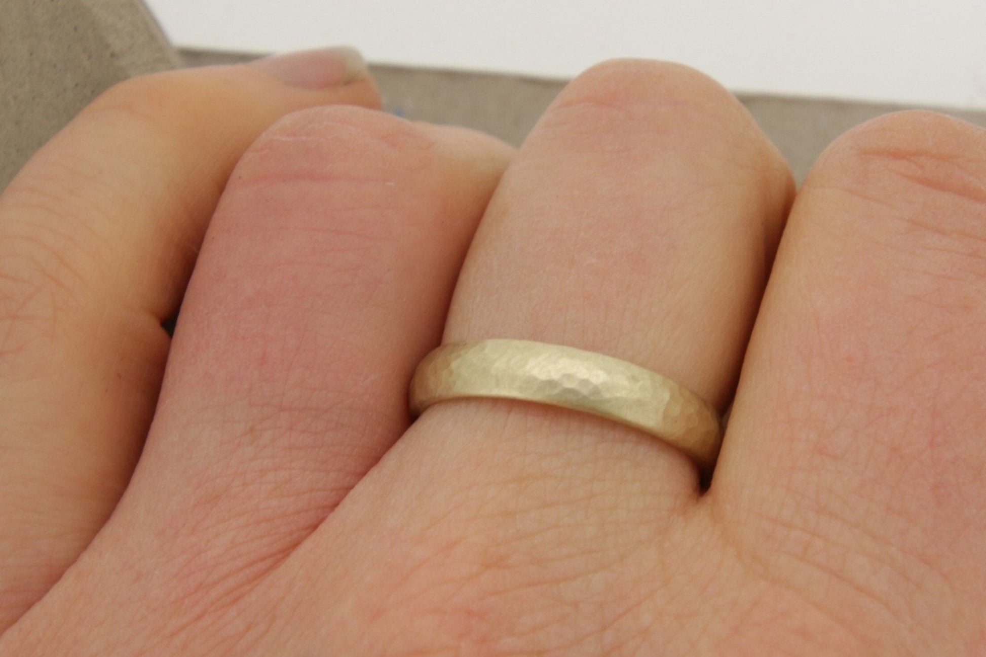 Gelbgold Eheringe (333/585/750/Fairtrade) | gehämmert | gerundet | oval - Goldschmiede Miret