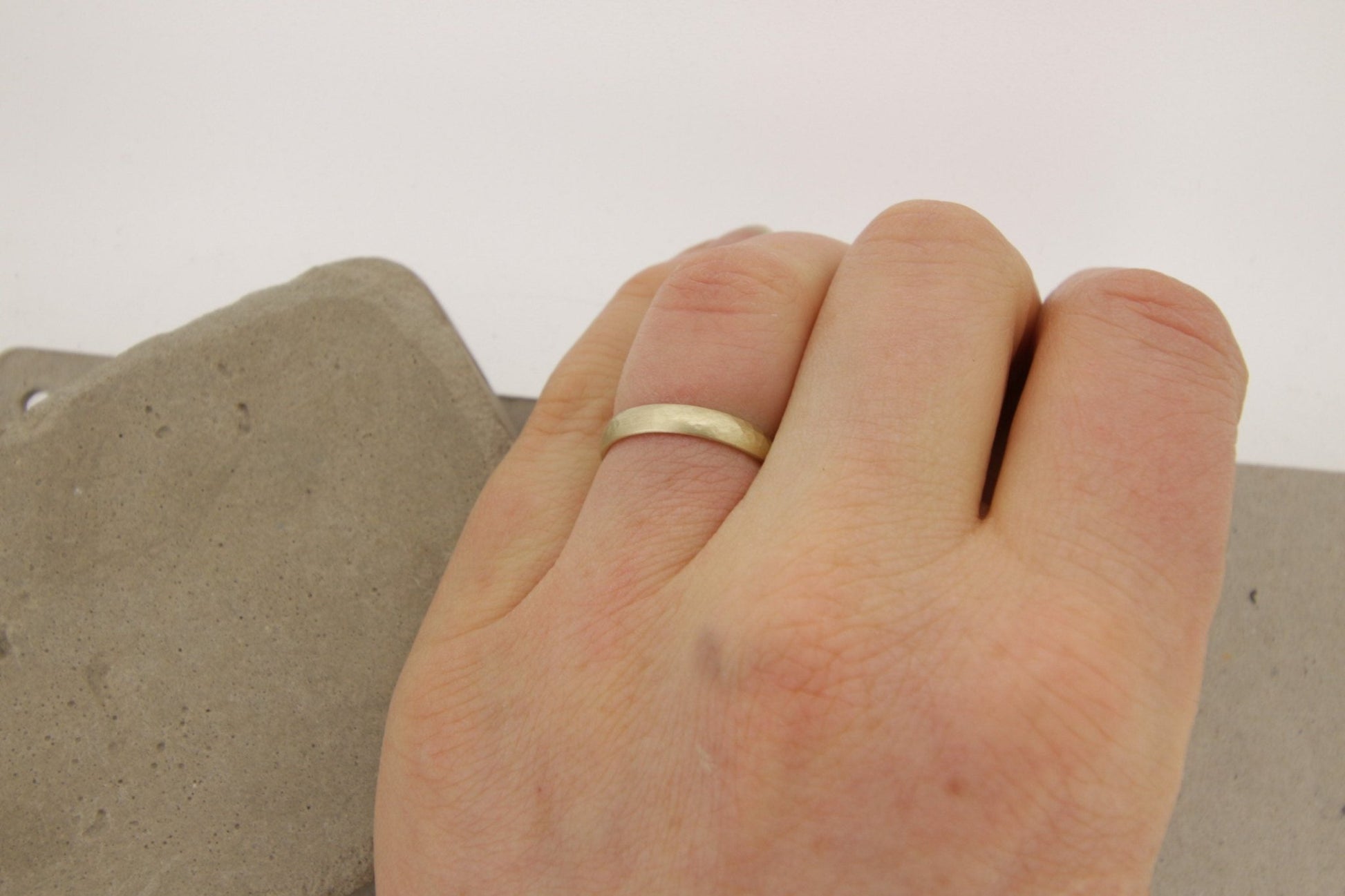 Gelbgold Eheringe (333/585/750/Fairtrade) | gehämmert | gerundet | oval - Goldschmiede Miret
