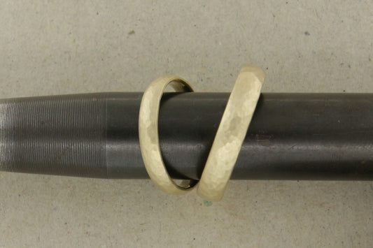 Gelbgold Eheringe (333/585/750/Fairtrade) | gehämmert | gerundet | oval - Goldschmiede Miret