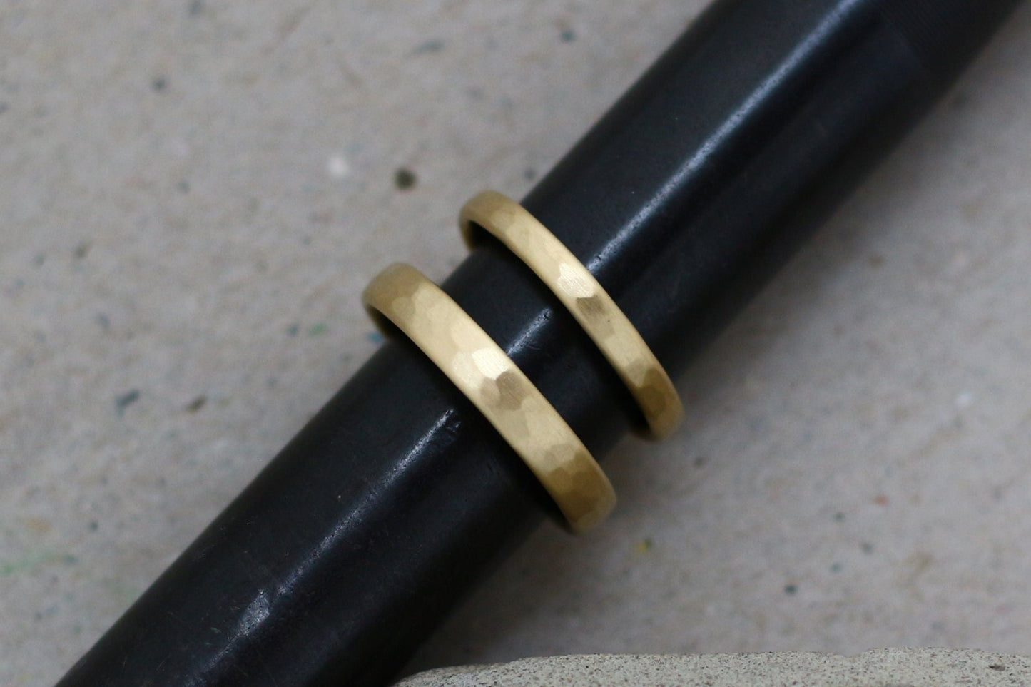 Gelbgold Eheringe (333/585/750/Fairtrade) | matt, gehämmert - Goldschmiede Miret