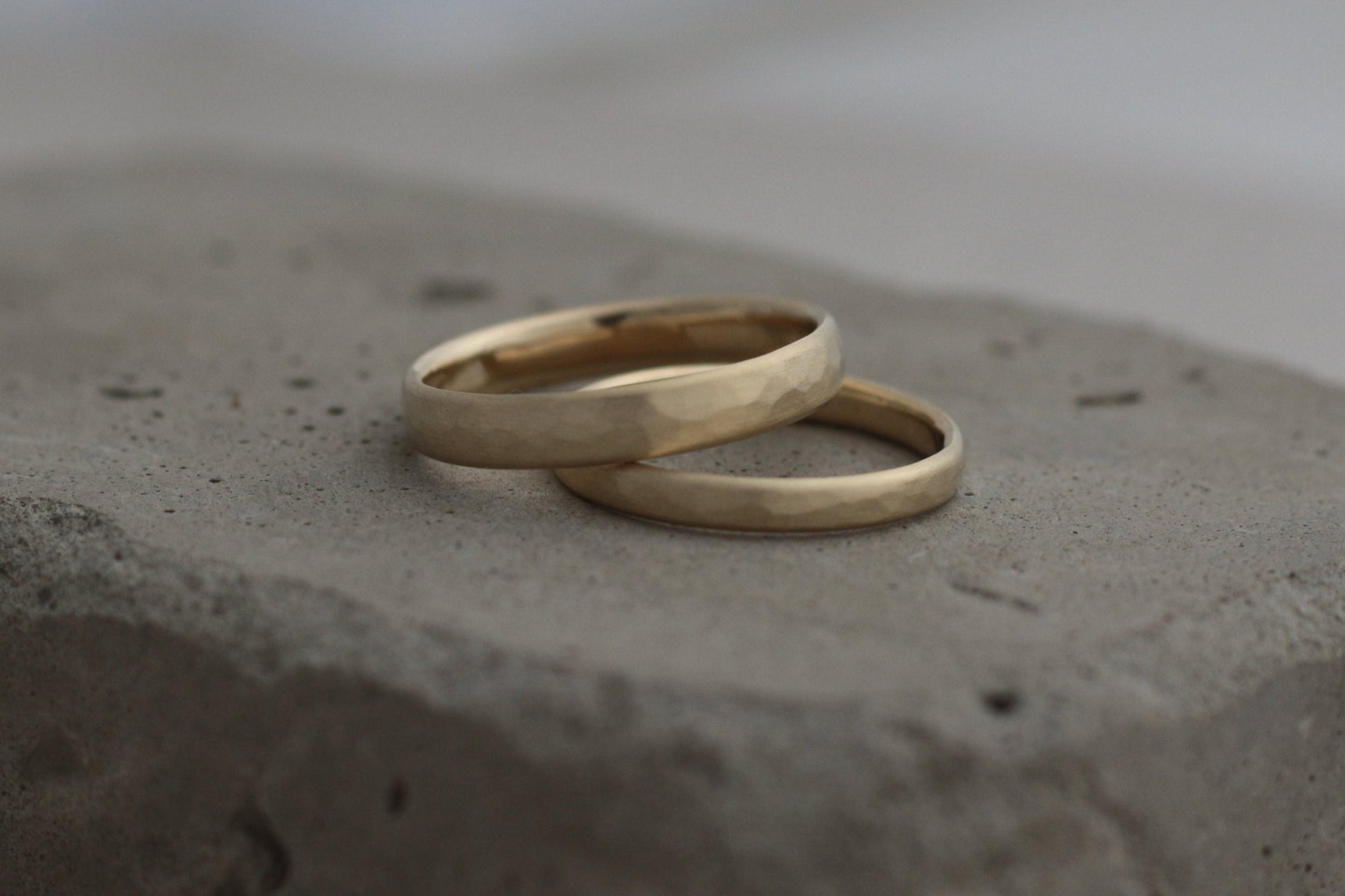 Gelbgold Eheringe (333/585/750/Fairtrade) | matt, gehämmert - Goldschmiede Miret