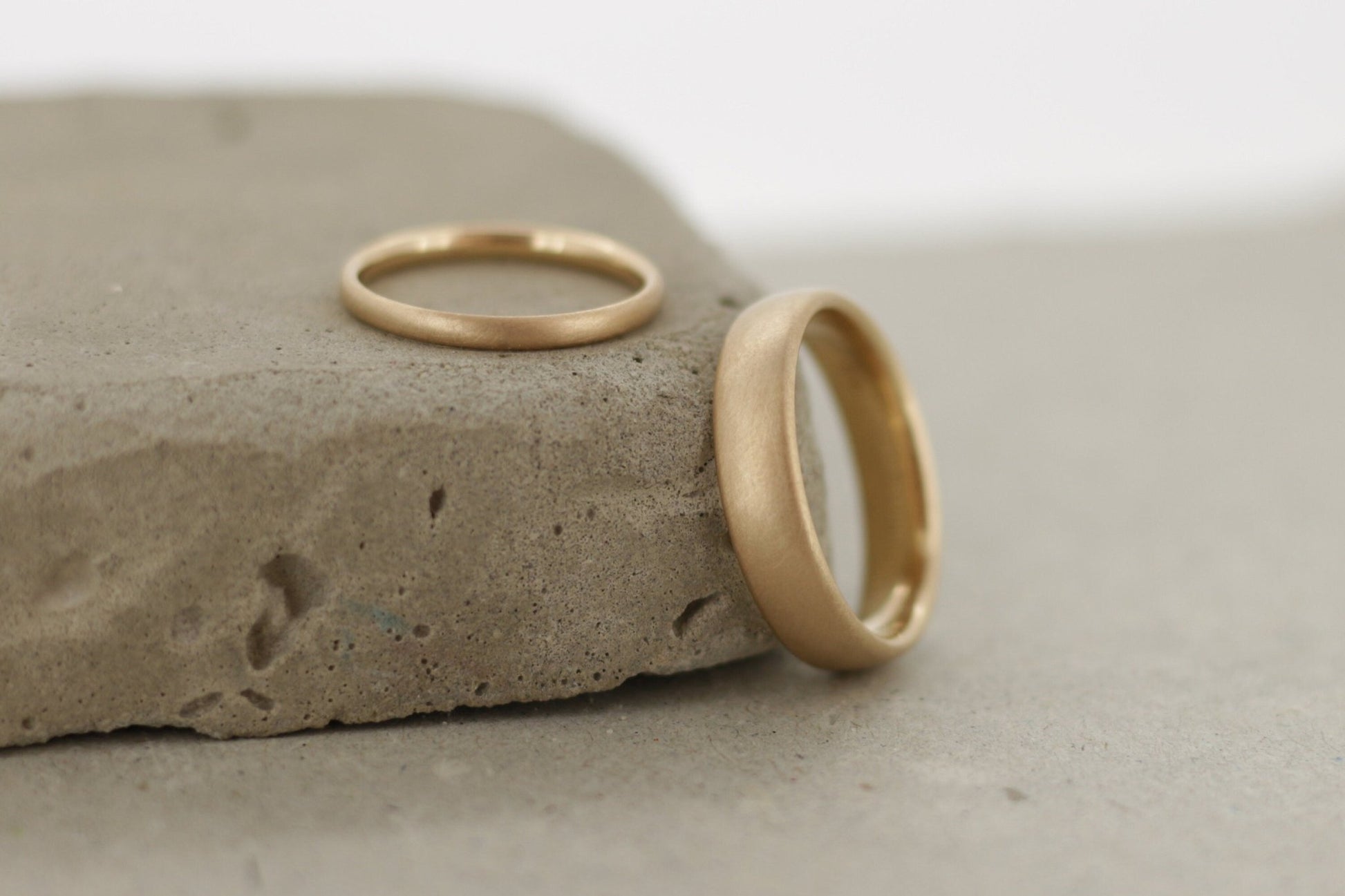Gelbgold Eheringe (333/585/750/Fairtrade) | schmal und breit | klassisch, oval, gerundet, matt - Goldschmiede Miret