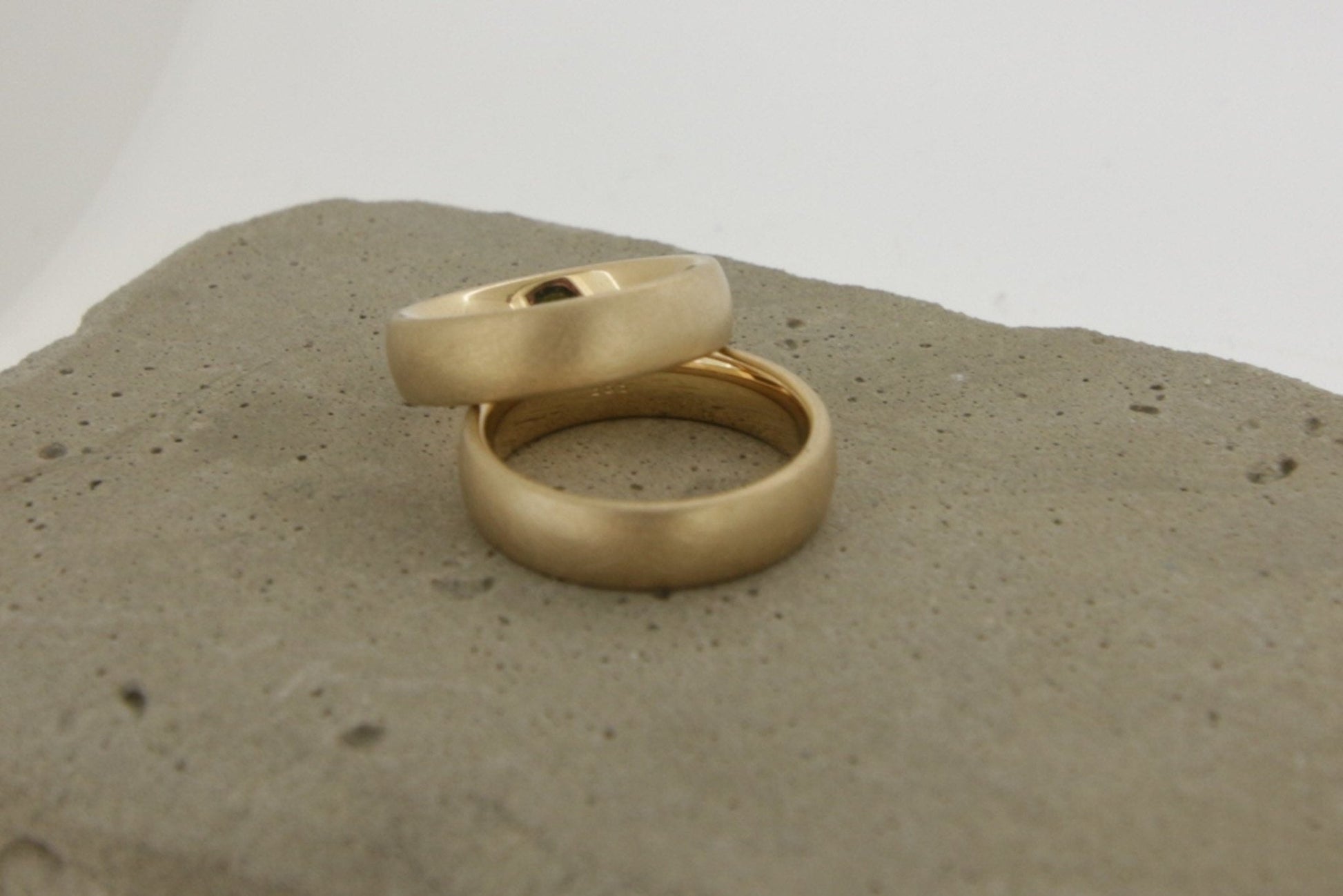Gelbgold Eheringe (585/333/750) | klassisch | oval, gerundet, matt, gewölbt, breit, schwer - Goldschmiede Miret