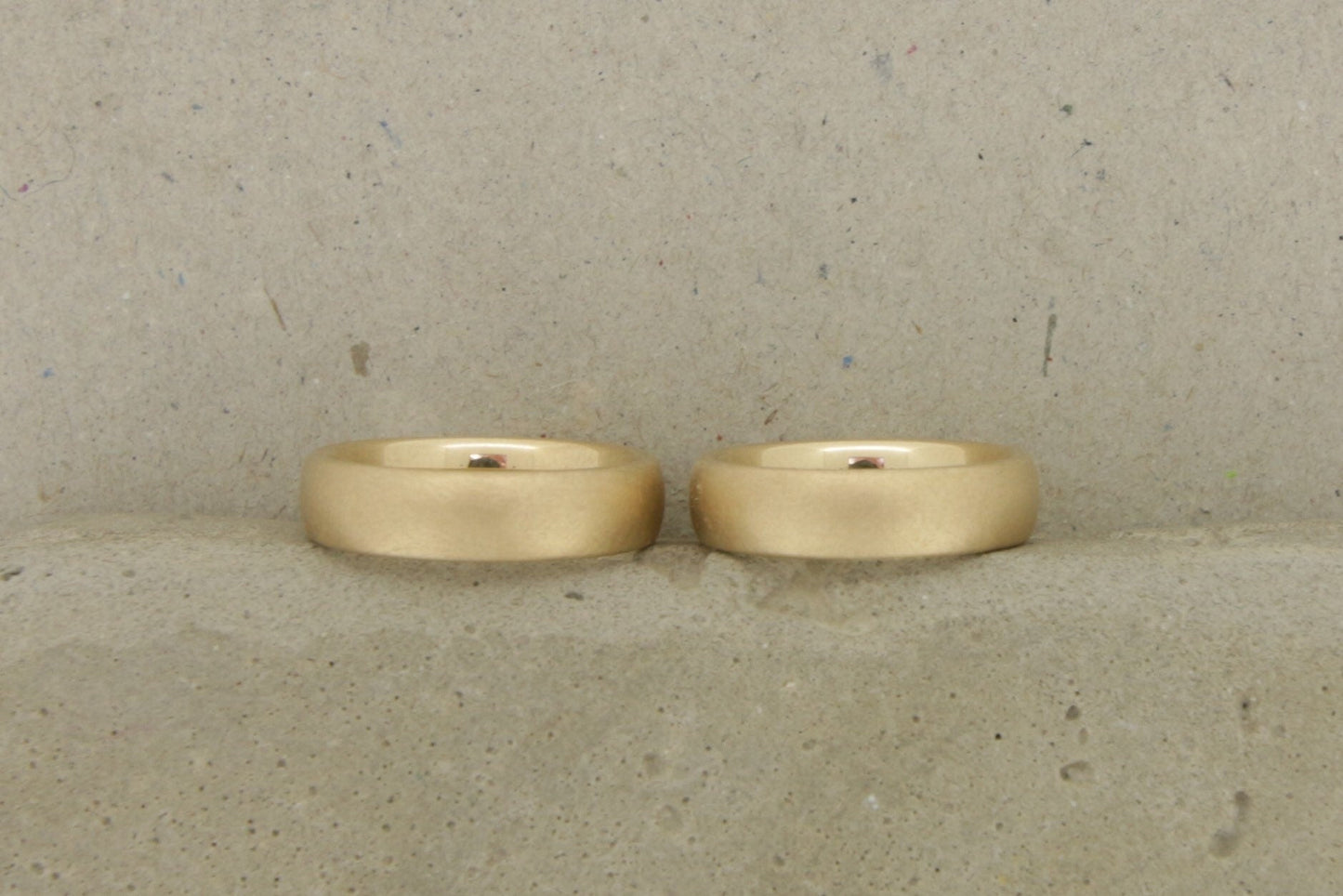 Gelbgold Eheringe (585/333/750) | klassisch | oval, gerundet, matt, gewölbt, breit, schwer - Goldschmiede Miret