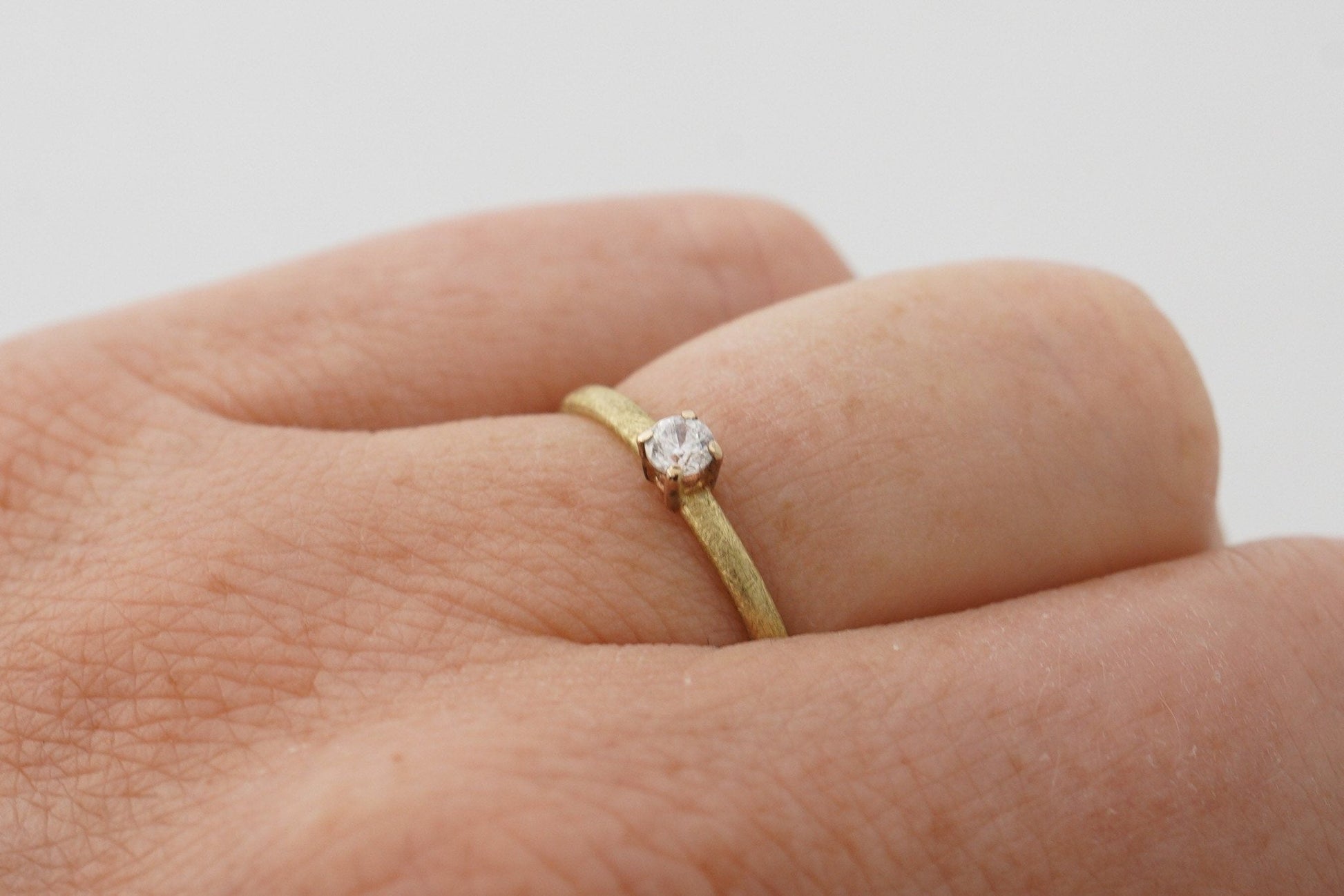 Gelbgold Verlobungsring (585) mit Brillanten in Krappenfassung - Goldschmiede Miret