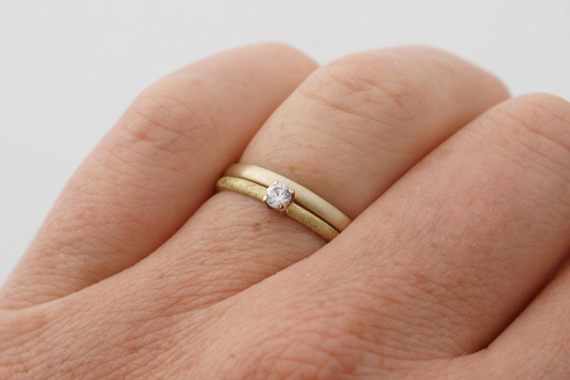 Gelbgold Verlobungsring (585) mit Brillanten in Krappenfassung - Goldschmiede Miret