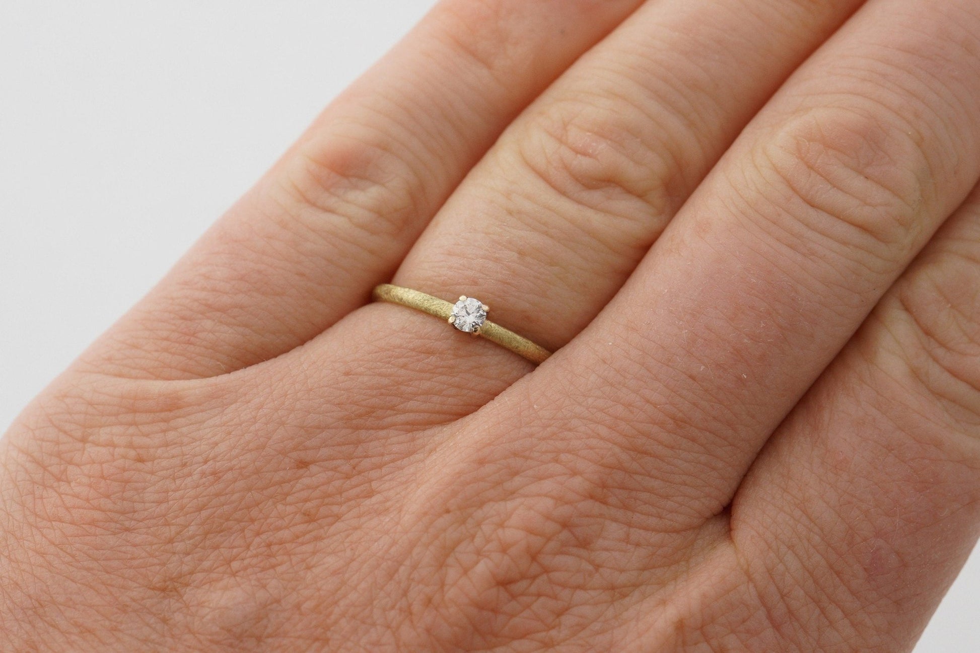 Gelbgold Verlobungsring (585) mit Brillanten in Krappenfassung - Goldschmiede Miret
