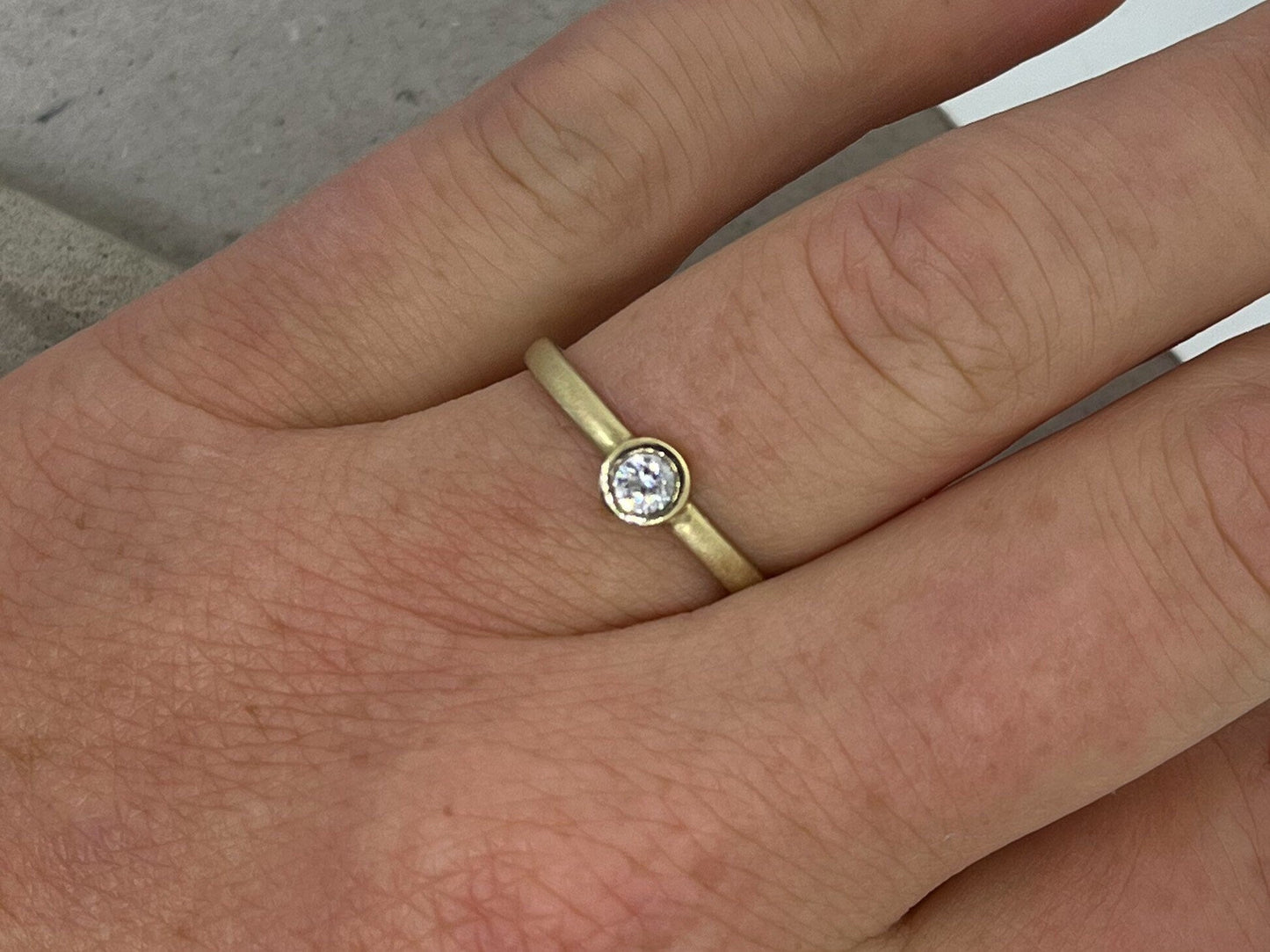 Gelbgold Verlobungsring (585) | schlicht, schmal mit Brillant - Goldschmiede Miret