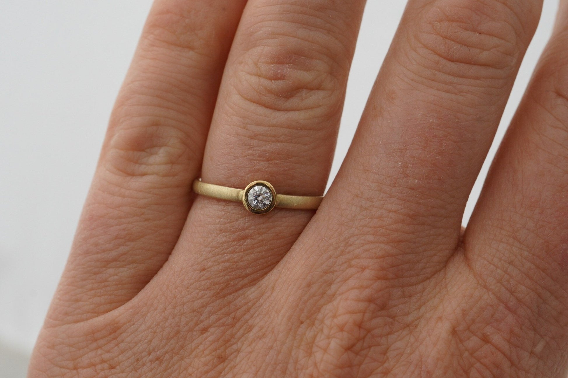 Gelbgold Verlobungsring (585) | schlicht, schmal mit Brillant - Goldschmiede Miret