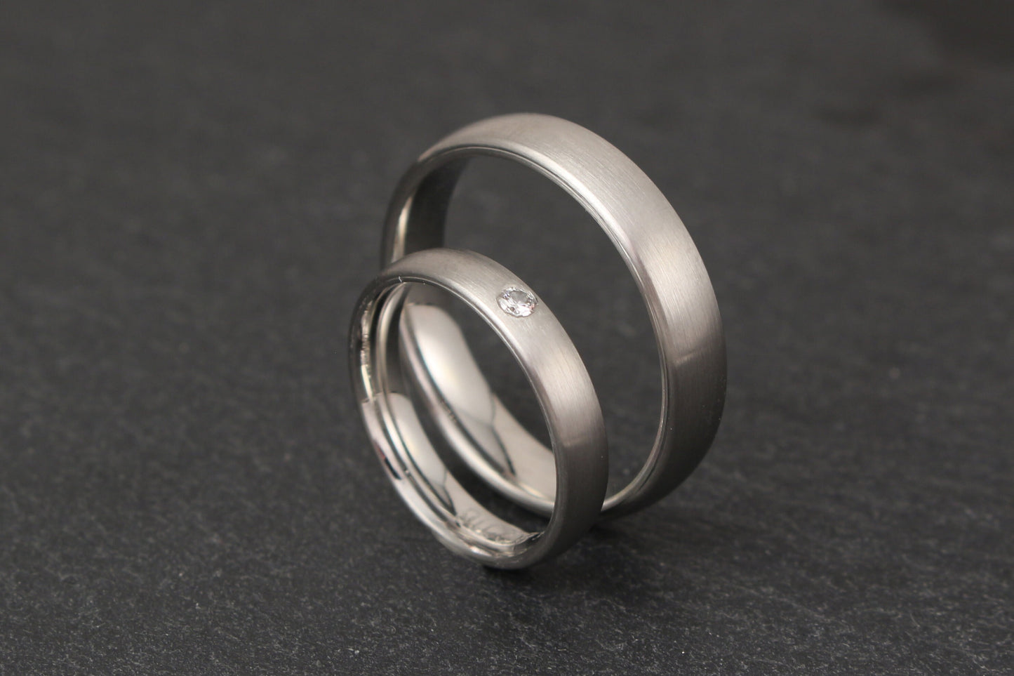 Paladium Eheringe (500) | Trauringe schlicht mit Brillant, Diamant