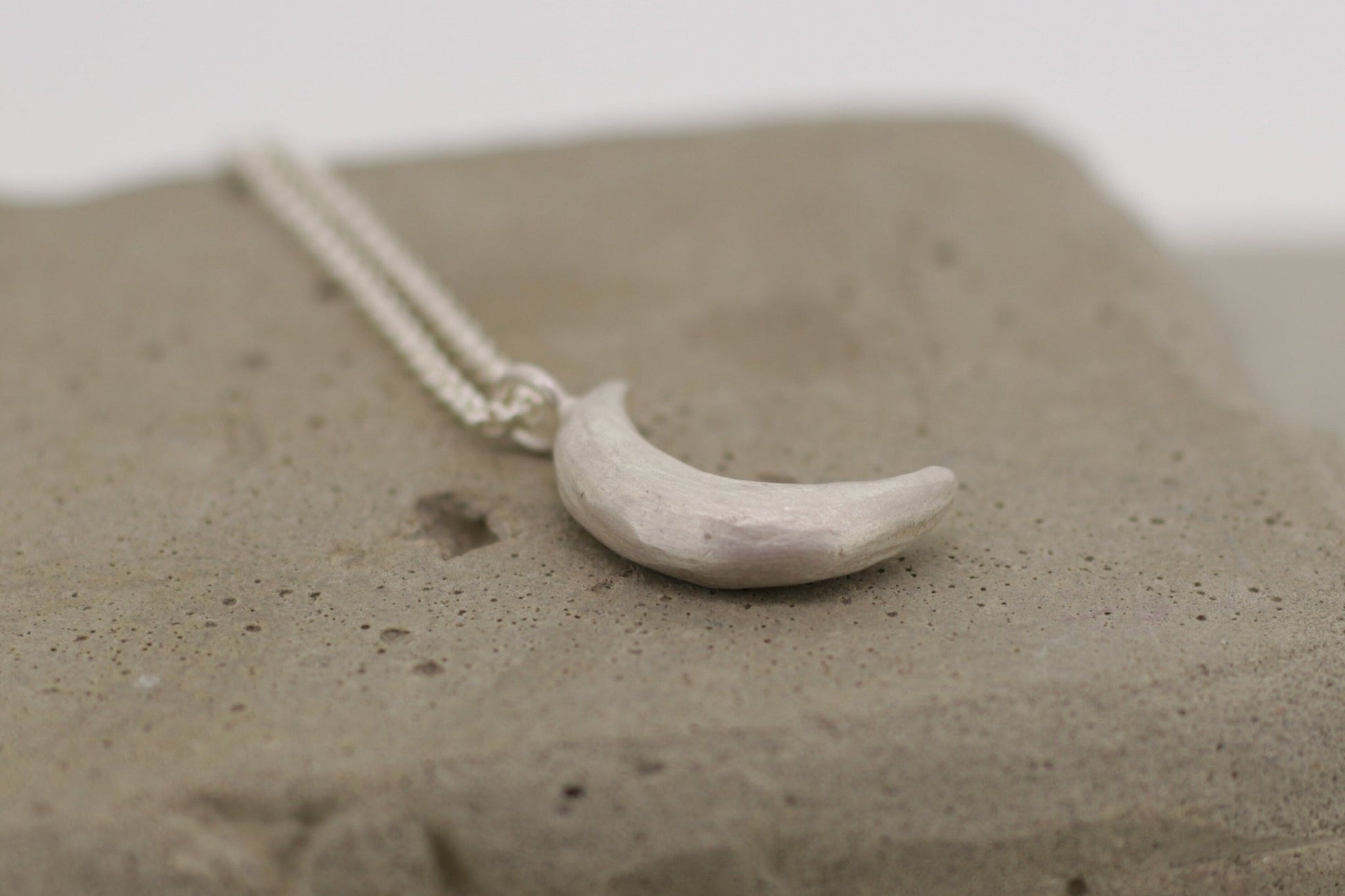 Mondanhänger mit Kette Silber - Goldschmiede Miret