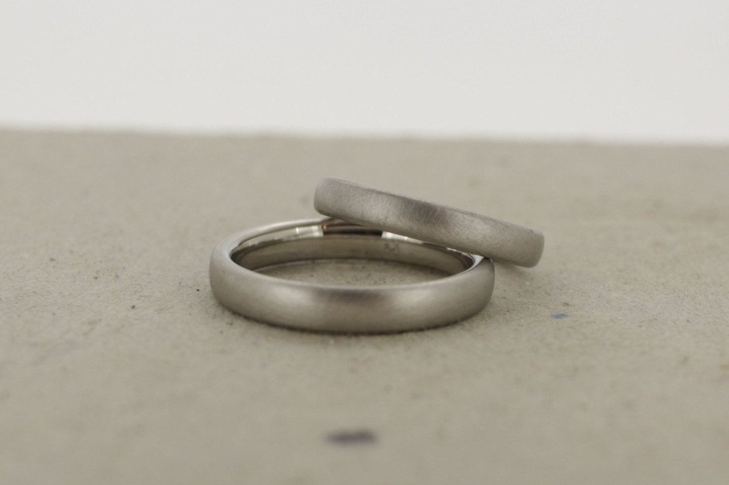 Platin Eheringe (600/952) | matt - Goldschmiede Miret
