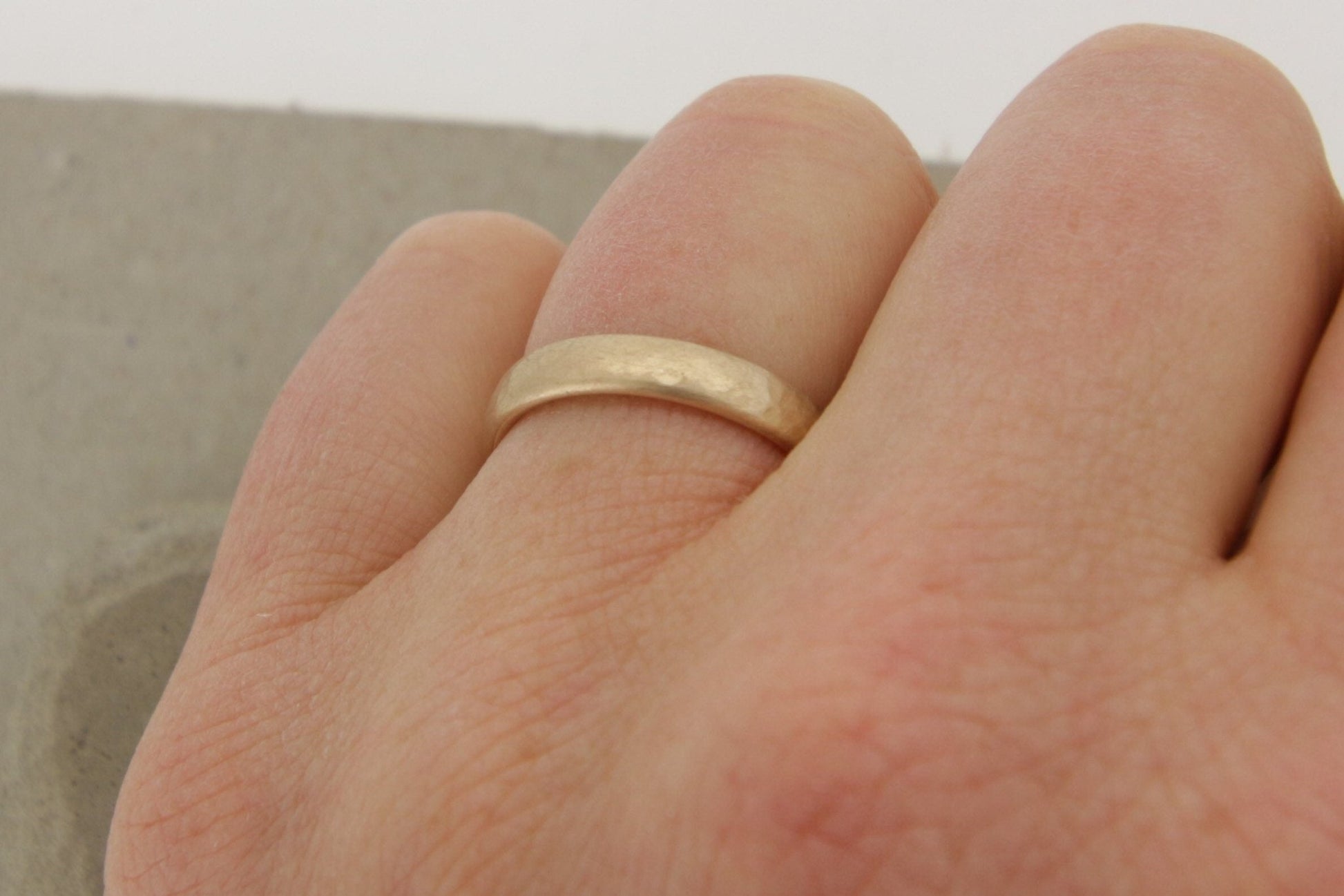 Roségold Eheringe (333/585/750 ) | mattiert, gerundet und gehämmert - Goldschmiede Miret