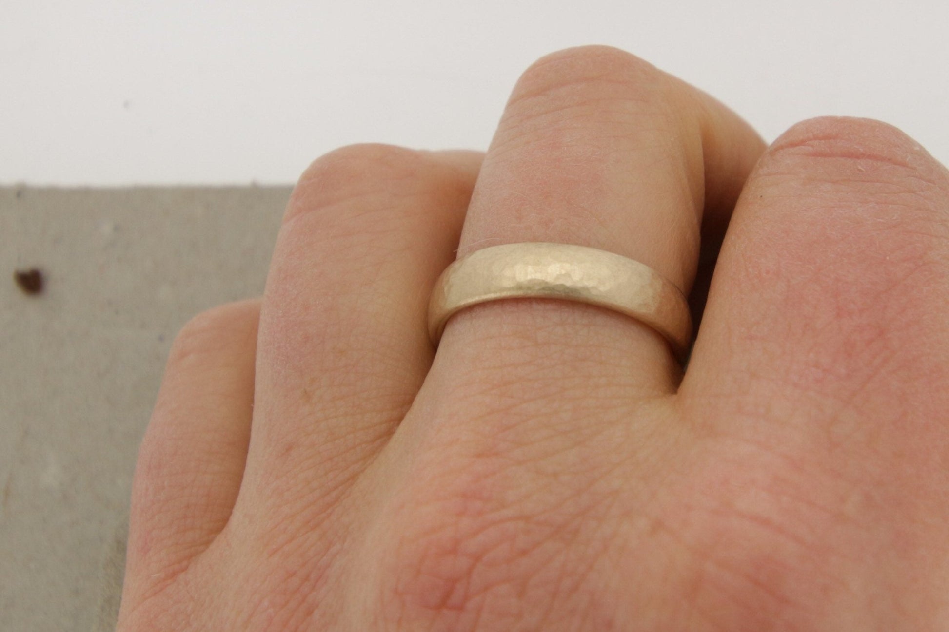 Roségold Eheringe (333/585/750 ) | mattiert, gerundet und gehämmert - Goldschmiede Miret