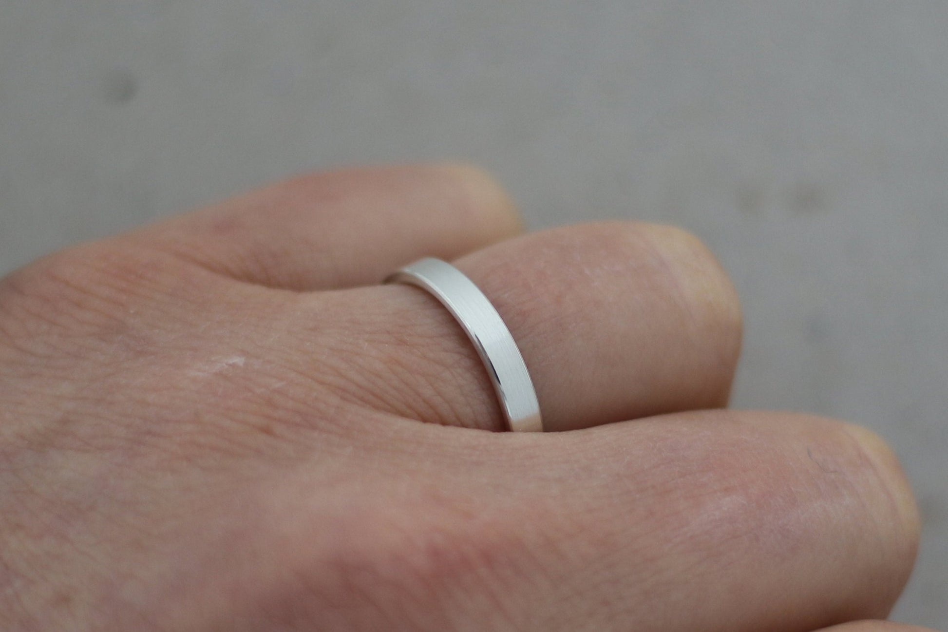 Silber Eheringe (925) | Hochzeitsringe 4mm | gerade, schlicht, eismatt, kantig - Goldschmiede Miret