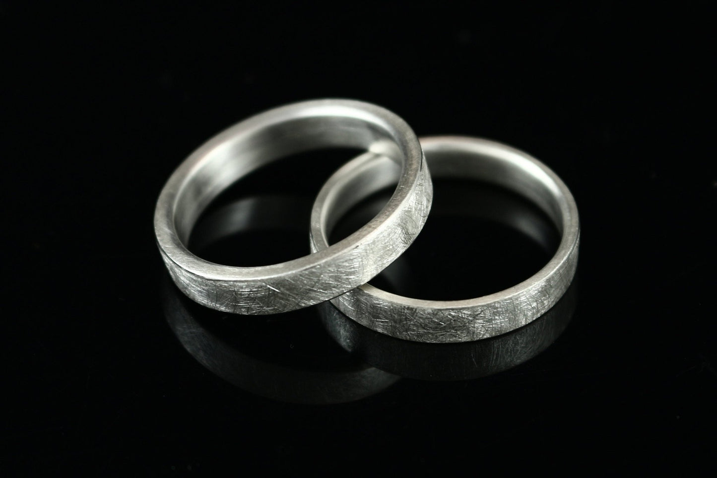 Silber Eheringe (925) | Trauringe Hochzeitsringe | 4mm | gerade, schlicht, eismatt, kantig - Goldschmiede Miret