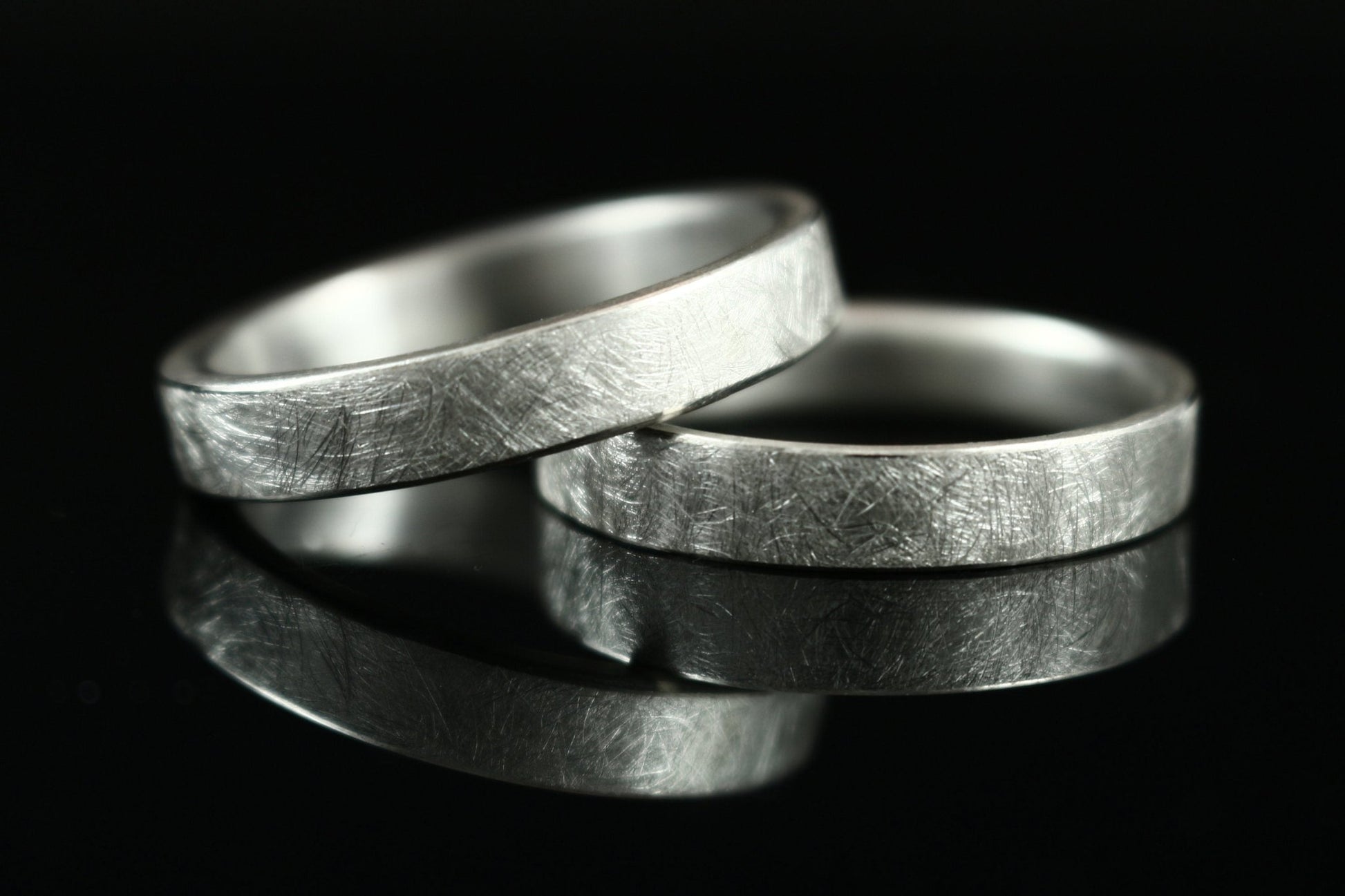 Silber Eheringe (925) | Trauringe Hochzeitsringe | 4mm | gerade, schlicht, eismatt, kantig - Goldschmiede Miret