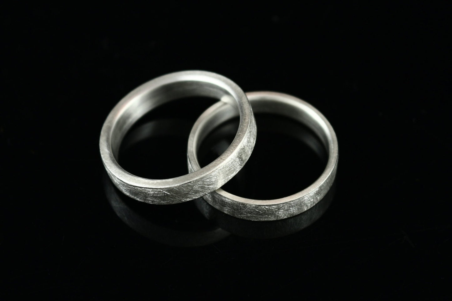 Silber Eheringe (925) | Trauringe Hochzeitsringe | 4mm | gerade, schlicht, eismatt, kantig - Goldschmiede Miret