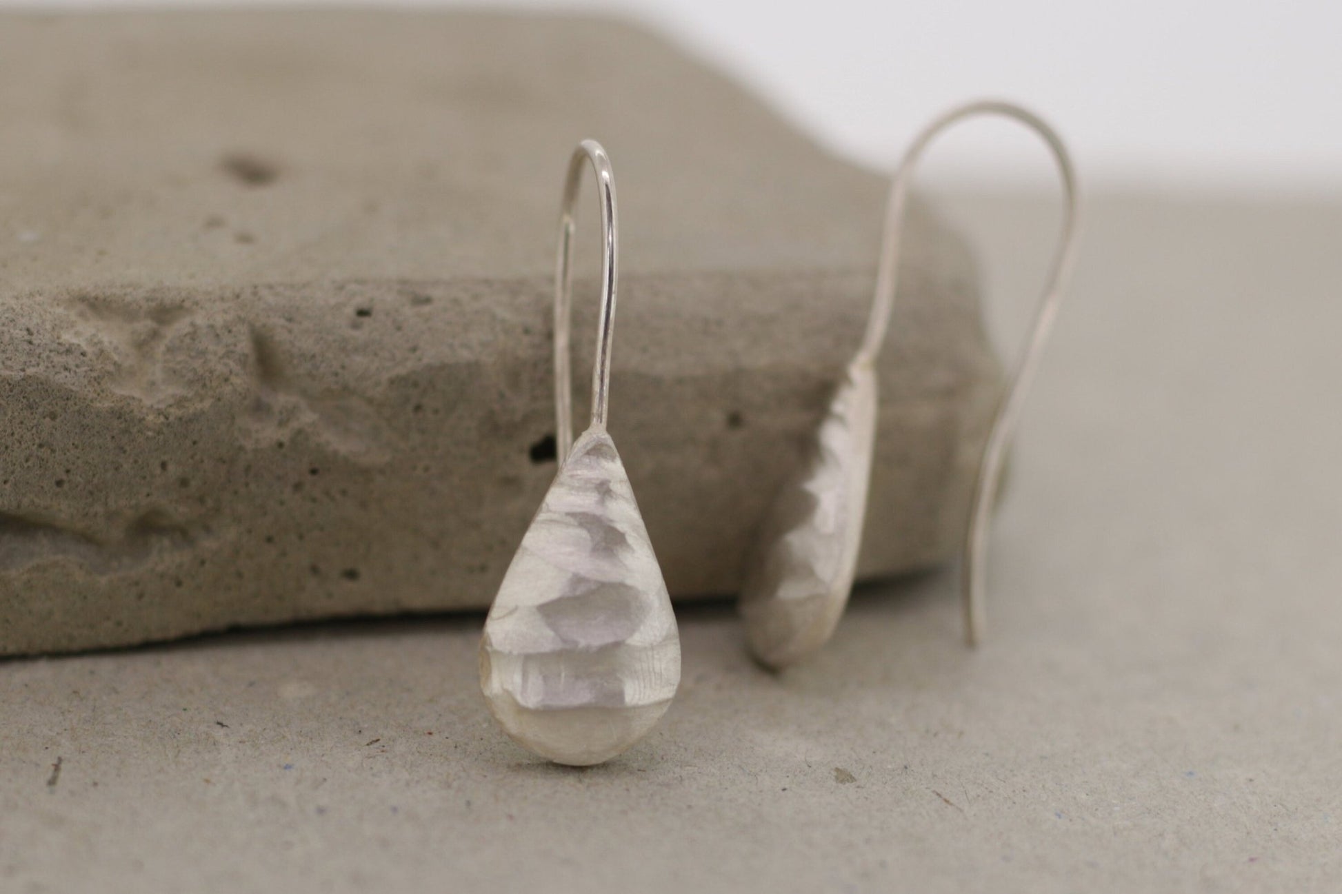 Silber Ohrhänger | flacher Tropfen - Goldschmiede Miret