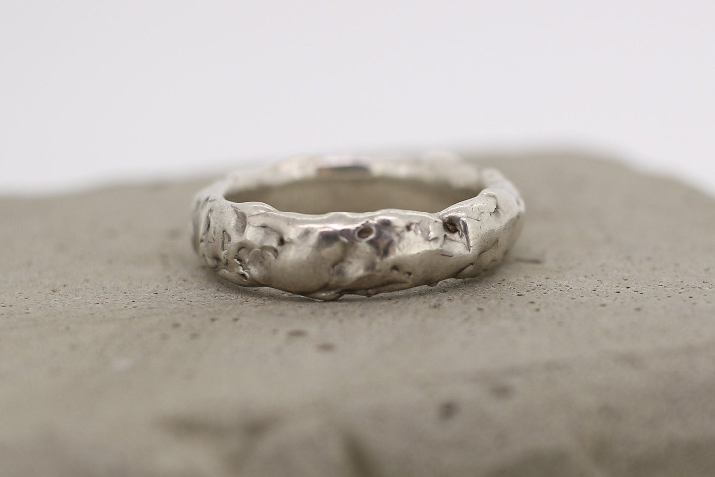 Silberring | Männerring | mit organischer Oberfläche - Goldschmiede Miret