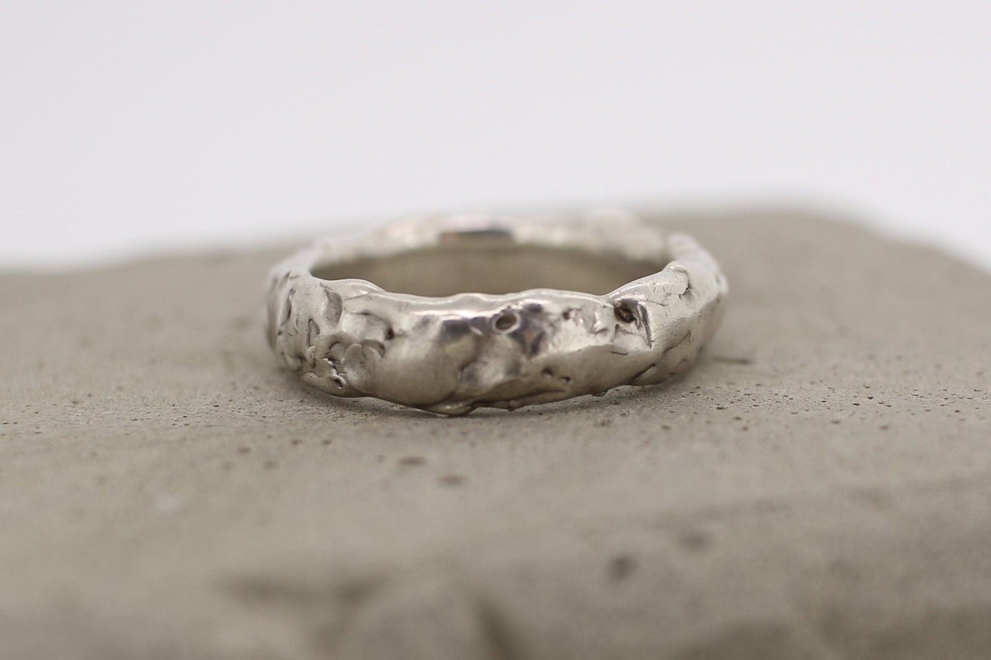 Silberring | Männerring | mit organischer Oberfläche - Goldschmiede Miret