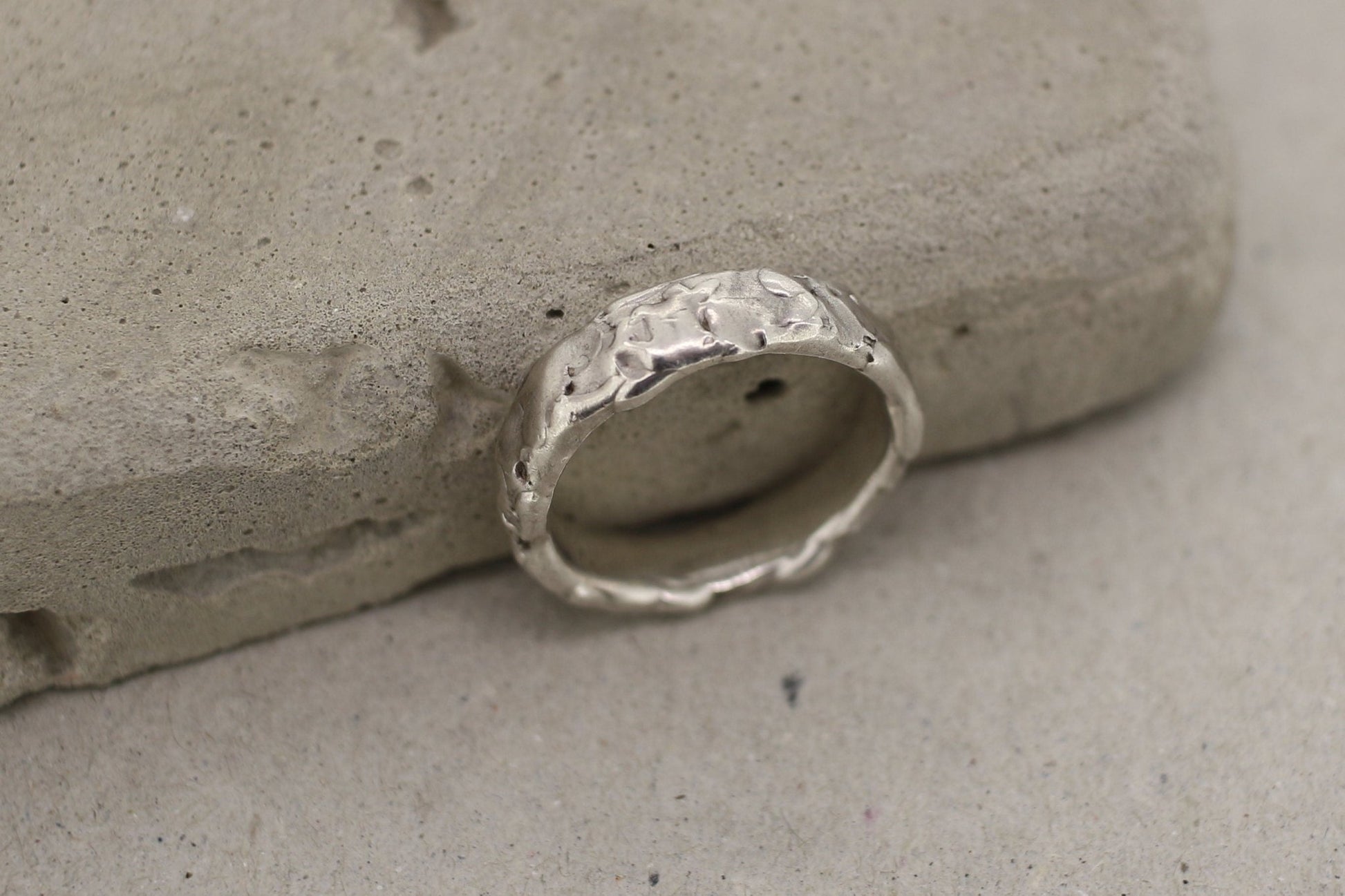 Silberring | Männerring | mit organischer Oberfläche - Goldschmiede Miret