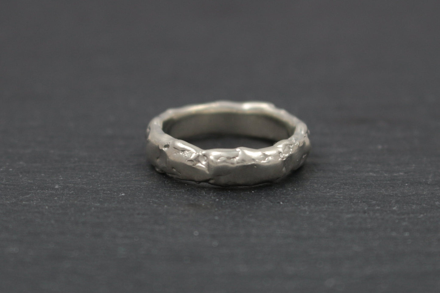 Silberring | Männerring | mit organischer Oberfläche - Goldschmiede Miret