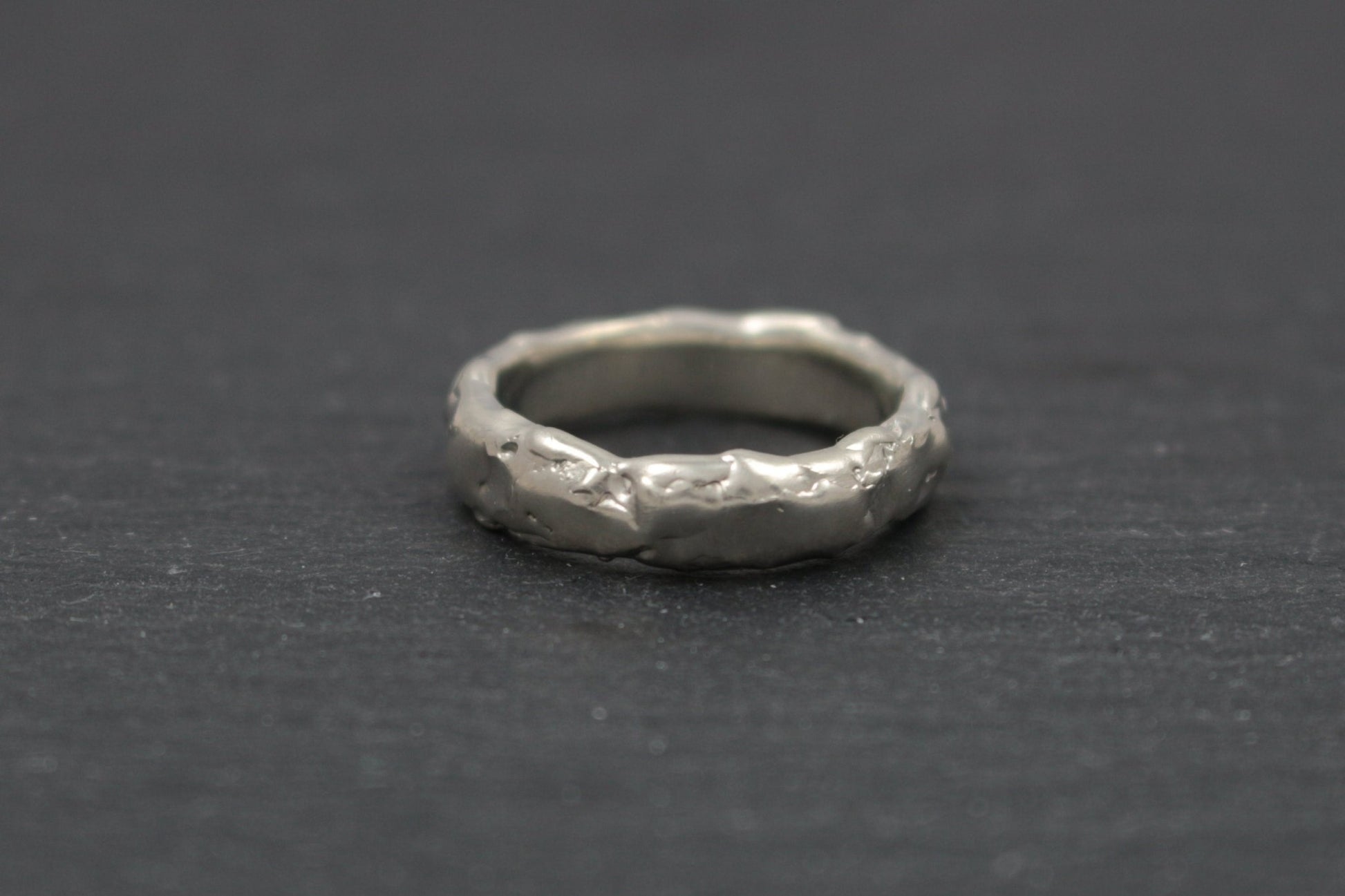 Silberring | Männerring | mit organischer Oberfläche - Goldschmiede Miret