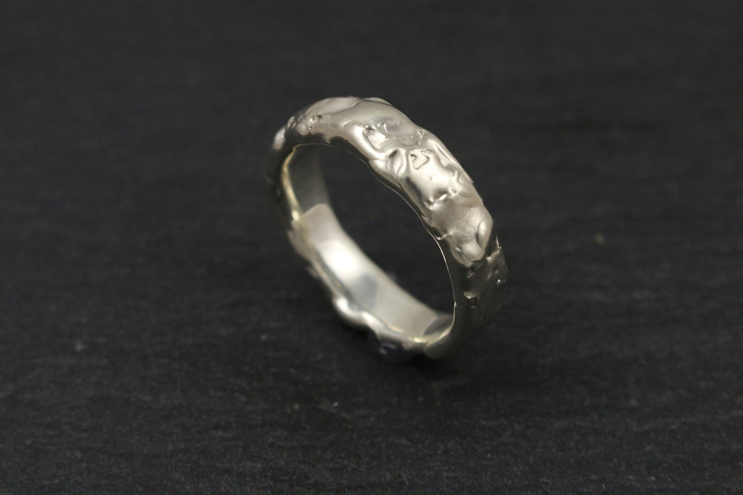 Silberring | Männerring | mit organischer Oberfläche - Goldschmiede Miret