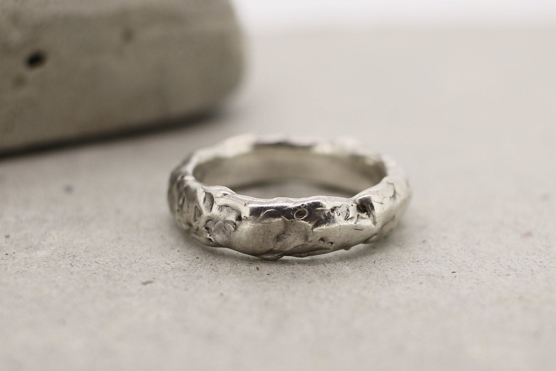 Silberring | Männerring | mit organischer Oberfläche - Goldschmiede Miret