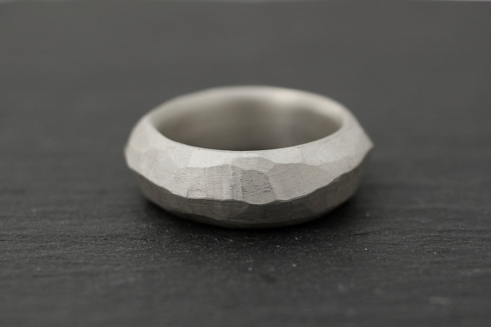 Silberring | Männerring | unregelmäßige Oberfläche | massiv - Goldschmiede Miret