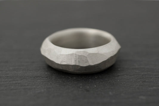 Silberring | Männerring | unregelmäßige Oberfläche | massiv - Goldschmiede Miret